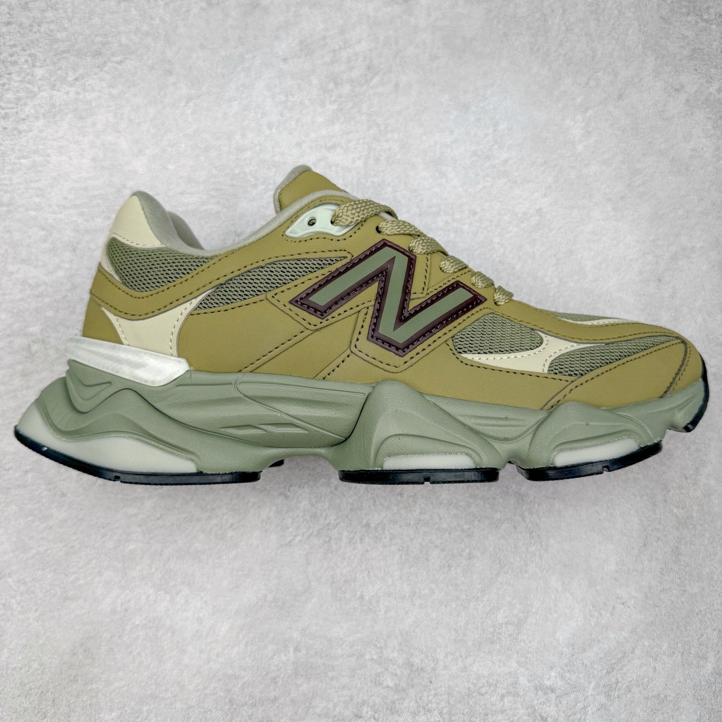 图片[6]-＃TG纯原特价福利 New Balance NB9060系列 新百伦绒面革网布经典百搭防滑耐磨透气低帮生活休闲鞋 全套原楦原纸板原厂数据开发 进口三明治网面 原装进口翻毛皮料正确绒感卡色 正确中底拉帮中底网布细节 原厂标裁 带紫光防伪 定制后跟透明水晶模块 冲裁组合 大底贴合程度胶水上色把控完美 整洁度挑战全网艺术家 多道序QC把关品质完善 匠心打造 耗时两个月开发完成 工艺极其复杂难度可想而知 新开独立私模大底 全网唯一正确六层组合大底 高端零售专供产物 尺码：36 37 37.5 38 38.5 39 40 40.5 41 42 42.5 43 44 45 46.5-选品中心