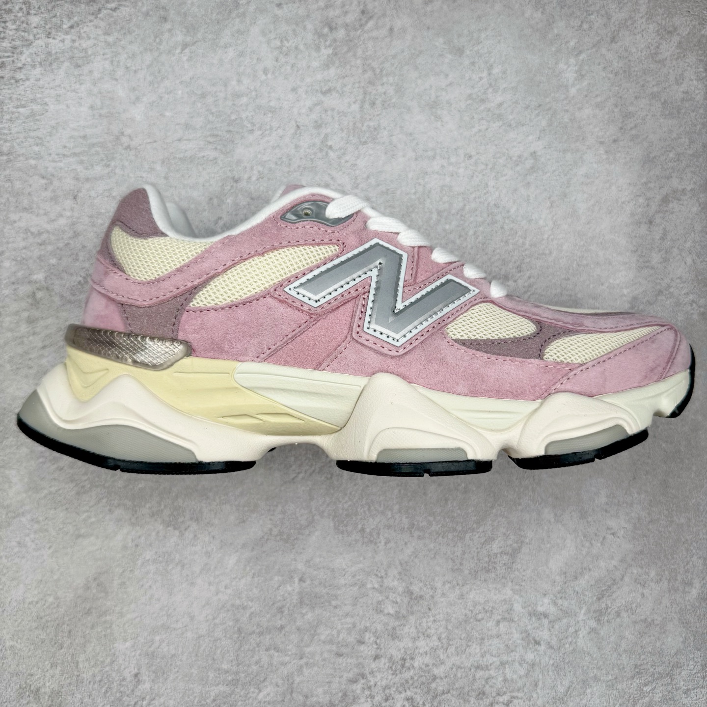 图片[4]-＃TG纯原特价福利 New Balance NB9060系列 新百伦绒面革网布经典百搭防滑耐磨透气低帮生活休闲鞋 全套原楦原纸板原厂数据开发 进口三明治网面 原装进口翻毛皮料正确绒感卡色 正确中底拉帮中底网布细节 原厂标裁 带紫光防伪 定制后跟透明水晶模块 冲裁组合 大底贴合程度胶水上色把控完美 整洁度挑战全网艺术家 多道序QC把关品质完善 匠心打造 耗时两个月开发完成 工艺极其复杂难度可想而知 新开独立私模大底 全网唯一正确六层组合大底 高端零售专供产物 尺码：36 37 37.5 38 38.5 39 40 40.5 41 42 42.5 43 44 45 46.5-选品中心