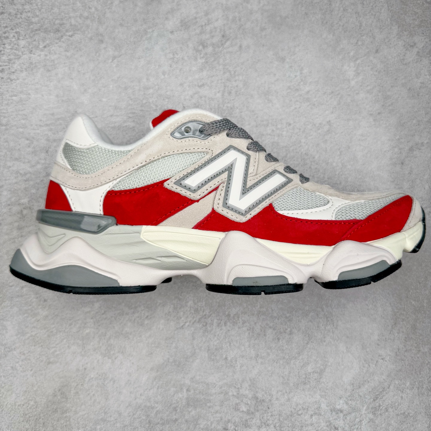 图片[5]-＃TG纯原特价福利 New Balance NB9060系列 新百伦绒面革网布经典百搭防滑耐磨透气低帮生活休闲鞋 全套原楦原纸板原厂数据开发 进口三明治网面 原装进口翻毛皮料正确绒感卡色 正确中底拉帮中底网布细节 原厂标裁 带紫光防伪 定制后跟透明水晶模块 冲裁组合 大底贴合程度胶水上色把控完美 整洁度挑战全网艺术家 多道序QC把关品质完善 匠心打造 耗时两个月开发完成 工艺极其复杂难度可想而知 新开独立私模大底 全网唯一正确六层组合大底 高端零售专供产物 尺码：36 37 37.5 38 38.5 39 40 40.5 41 42 42.5 43 44 45 46.5-选品中心