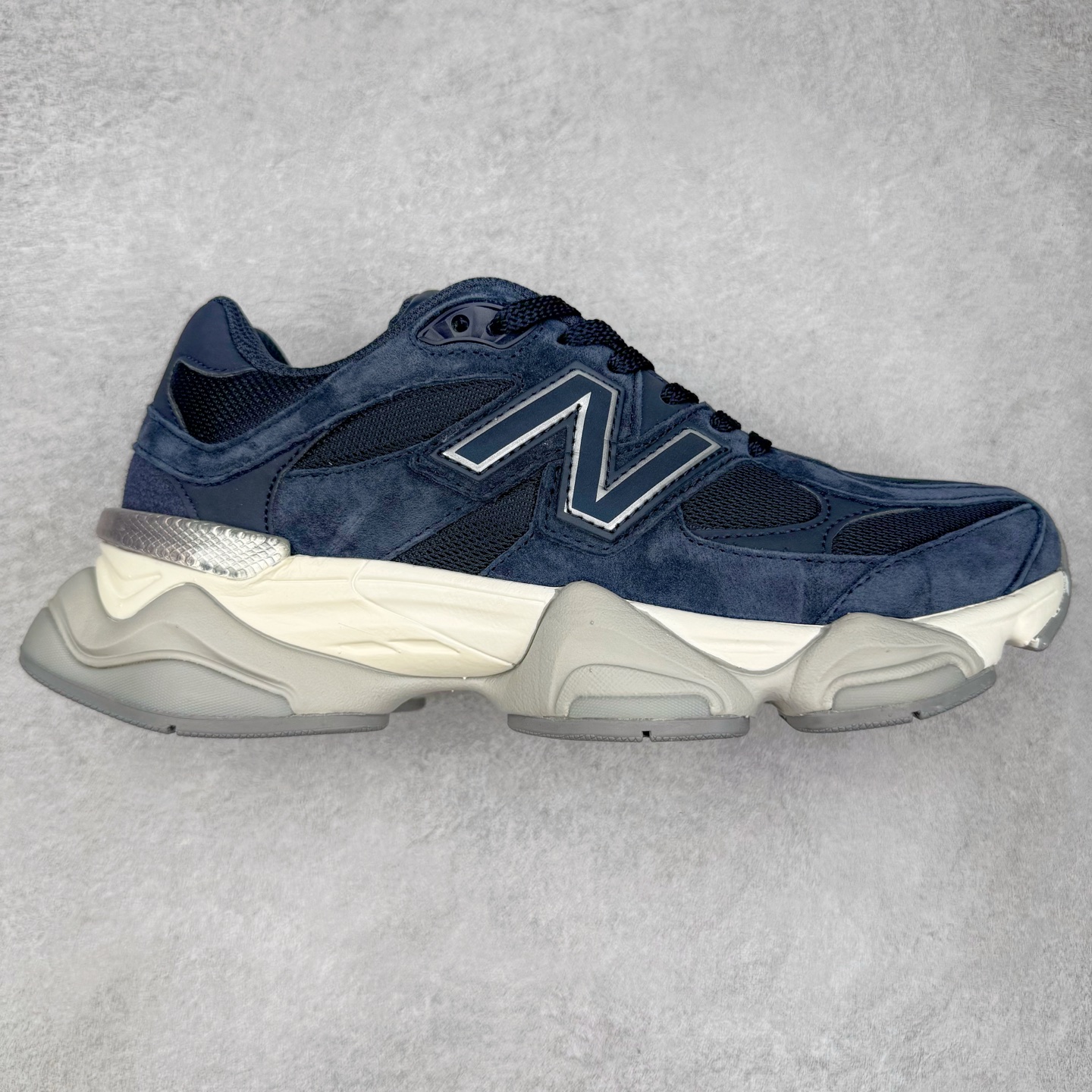 图片[7]-＃TG纯原特价福利 New Balance NB9060系列 新百伦绒面革网布经典百搭防滑耐磨透气低帮生活休闲鞋 全套原楦原纸板原厂数据开发 进口三明治网面 原装进口翻毛皮料正确绒感卡色 正确中底拉帮中底网布细节 原厂标裁 带紫光防伪 定制后跟透明水晶模块 冲裁组合 大底贴合程度胶水上色把控完美 整洁度挑战全网艺术家 多道序QC把关品质完善 匠心打造 耗时两个月开发完成 工艺极其复杂难度可想而知 新开独立私模大底 全网唯一正确六层组合大底 高端零售专供产物 尺码：36 37 37.5 38 38.5 39 40 40.5 41 42 42.5 43 44 45 46.5-选品中心