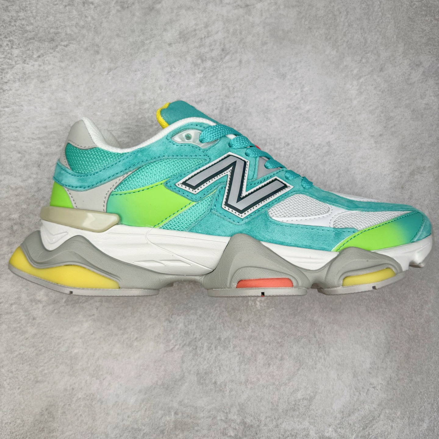 图片[6]-＃TG纯原特价福利 New Balance NB9060系列 新百伦绒面革网布经典百搭防滑耐磨透气低帮生活休闲鞋 全套原楦原纸板原厂数据开发 进口三明治网面 原装进口翻毛皮料正确绒感卡色 正确中底拉帮中底网布细节 原厂标裁 带紫光防伪 定制后跟透明水晶模块 冲裁组合 大底贴合程度胶水上色把控完美 整洁度挑战全网艺术家 多道序QC把关品质完善 匠心打造 耗时两个月开发完成 工艺极其复杂难度可想而知 新开独立私模大底 全网唯一正确六层组合大底 高端零售专供产物 尺码：36 37 37.5 38 38.5 39 40 40.5 41 42 42.5 43 44 45 46.5-选品中心