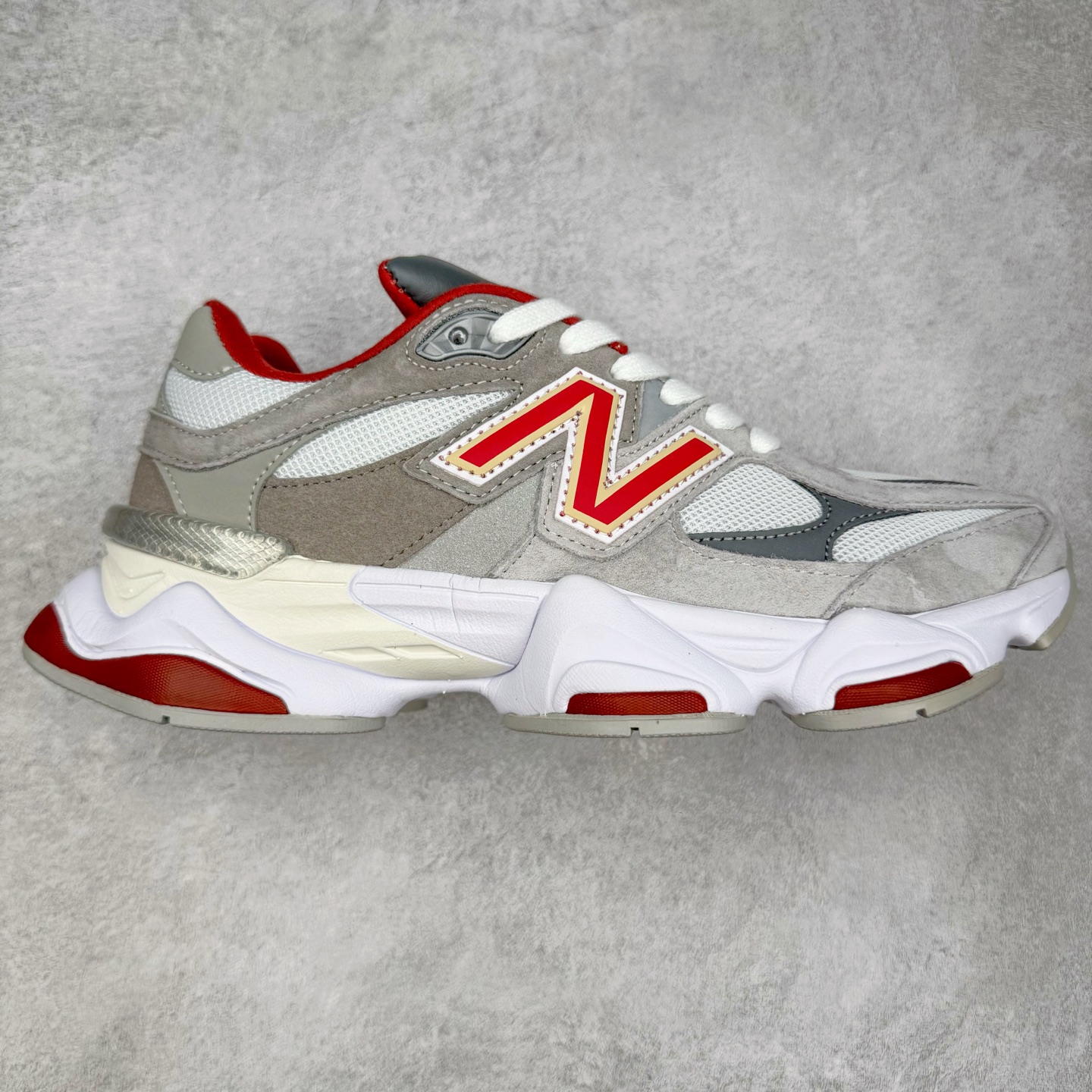 图片[3]-＃TG纯原特价福利 New Balance NB9060系列 新百伦绒面革网布经典百搭防滑耐磨透气低帮生活休闲鞋 全套原楦原纸板原厂数据开发 进口三明治网面 原装进口翻毛皮料正确绒感卡色 正确中底拉帮中底网布细节 原厂标裁 带紫光防伪 定制后跟透明水晶模块 冲裁组合 大底贴合程度胶水上色把控完美 整洁度挑战全网艺术家 多道序QC把关品质完善 匠心打造 耗时两个月开发完成 工艺极其复杂难度可想而知 新开独立私模大底 全网唯一正确六层组合大底 高端零售专供产物 尺码：36 37 37.5 38 38.5 39 40 40.5 41 42 42.5 43 44 45 46.5-选品中心