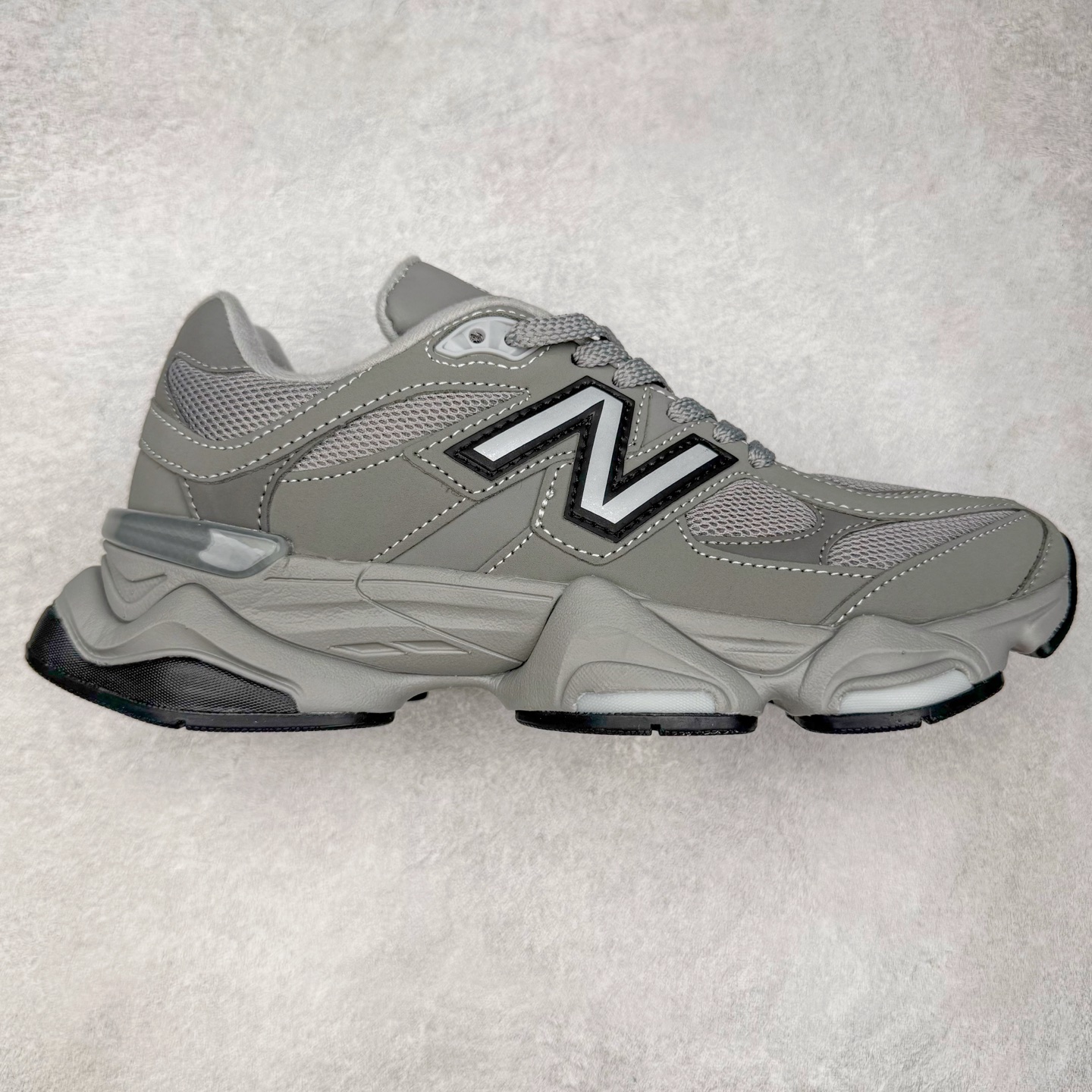 图片[9]-＃TG纯原特价福利 New Balance NB9060系列 新百伦绒面革网布经典百搭防滑耐磨透气低帮生活休闲鞋 全套原楦原纸板原厂数据开发 进口三明治网面 原装进口翻毛皮料正确绒感卡色 正确中底拉帮中底网布细节 原厂标裁 带紫光防伪 定制后跟透明水晶模块 冲裁组合 大底贴合程度胶水上色把控完美 整洁度挑战全网艺术家 多道序QC把关品质完善 匠心打造 耗时两个月开发完成 工艺极其复杂难度可想而知 新开独立私模大底 全网唯一正确六层组合大底 高端零售专供产物 尺码：36 37 37.5 38 38.5 39 40 40.5 41 42 42.5 43 44 45 46.5-选品中心