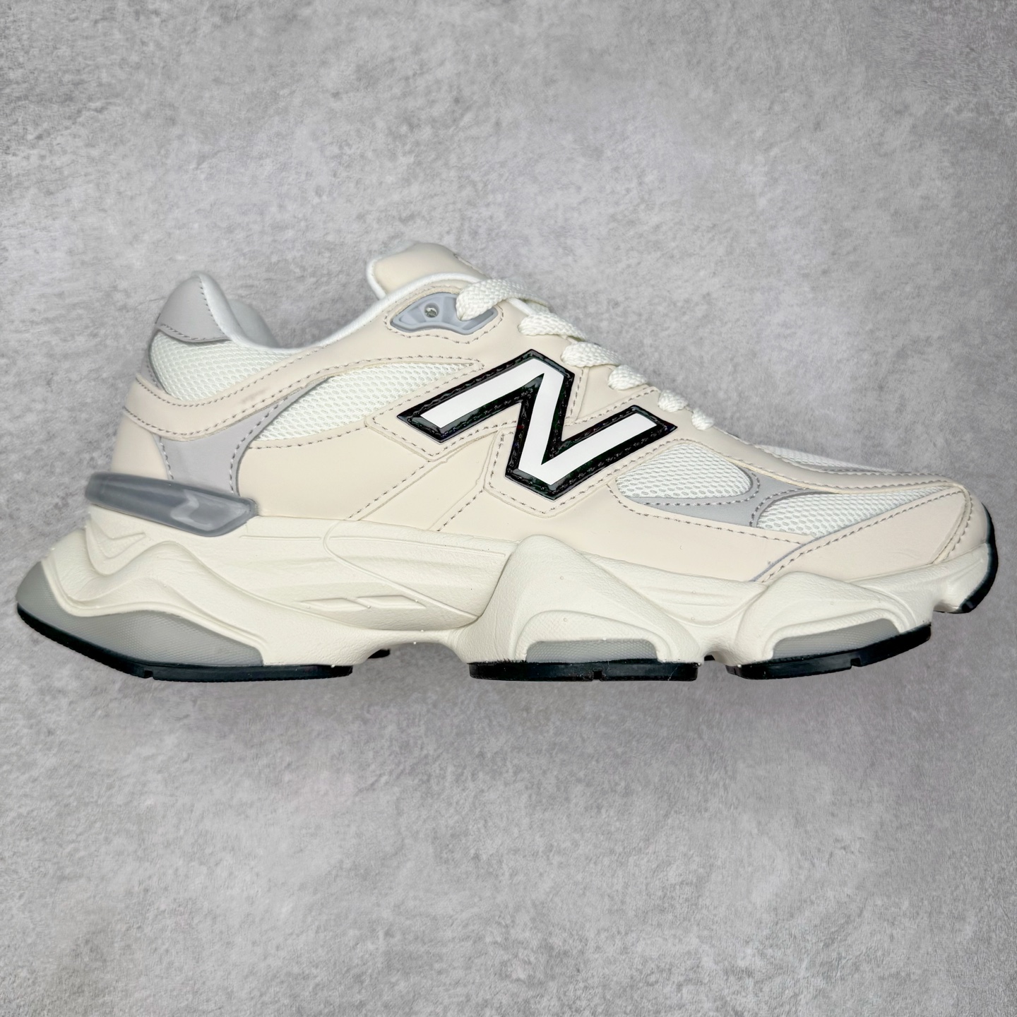 图片[4]-＃TG纯原特价福利 New Balance NB9060系列 新百伦绒面革网布经典百搭防滑耐磨透气低帮生活休闲鞋 全套原楦原纸板原厂数据开发 进口三明治网面 原装进口翻毛皮料正确绒感卡色 正确中底拉帮中底网布细节 原厂标裁 带紫光防伪 定制后跟透明水晶模块 冲裁组合 大底贴合程度胶水上色把控完美 整洁度挑战全网艺术家 多道序QC把关品质完善 匠心打造 耗时两个月开发完成 工艺极其复杂难度可想而知 新开独立私模大底 全网唯一正确六层组合大底 高端零售专供产物 尺码：36 37 37.5 38 38.5 39 40 40.5 41 42 42.5 43 44 45 46.5-选品中心