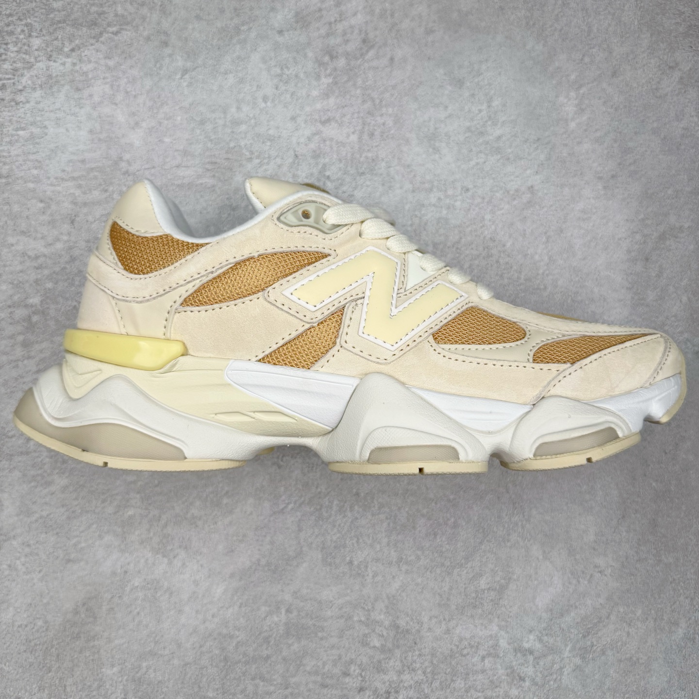 图片[5]-＃TG纯原特价福利 New Balance NB9060系列 新百伦绒面革网布经典百搭防滑耐磨透气低帮生活休闲鞋 全套原楦原纸板原厂数据开发 进口三明治网面 原装进口翻毛皮料正确绒感卡色 正确中底拉帮中底网布细节 原厂标裁 带紫光防伪 定制后跟透明水晶模块 冲裁组合 大底贴合程度胶水上色把控完美 整洁度挑战全网艺术家 多道序QC把关品质完善 匠心打造 耗时两个月开发完成 工艺极其复杂难度可想而知 新开独立私模大底 全网唯一正确六层组合大底 高端零售专供产物 尺码：36 37 37.5 38 38.5 39 40 40.5 41 42 42.5 43 44 45 46.5-选品中心