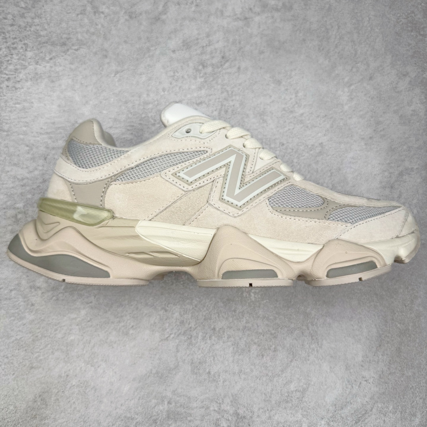 ＃TG纯原特价福利 New Balance NB9060系列 新百伦绒面革网布经典百搭防滑耐磨透气低帮生活休闲鞋 全套原楦原纸板原厂数据开发 进口三明治网面 原装进口翻毛皮料正确绒感卡色 正确中底拉帮中底网布细节 原厂标裁 带紫光防伪 定制后跟透明水晶模块 冲裁组合 大底贴合程度胶水上色把控完美 整洁度挑战全网艺术家 多道序QC把关品质完善 匠心打造 耗时两个月开发完成 工艺极其复杂难度可想而知 新开独立私模大底 全网唯一正确六层组合大底 高端零售专供产物 尺码：36 37 37.5 38 38.5 39 40 40.5 41 42 42.5 43 44 45 46.5-选品中心