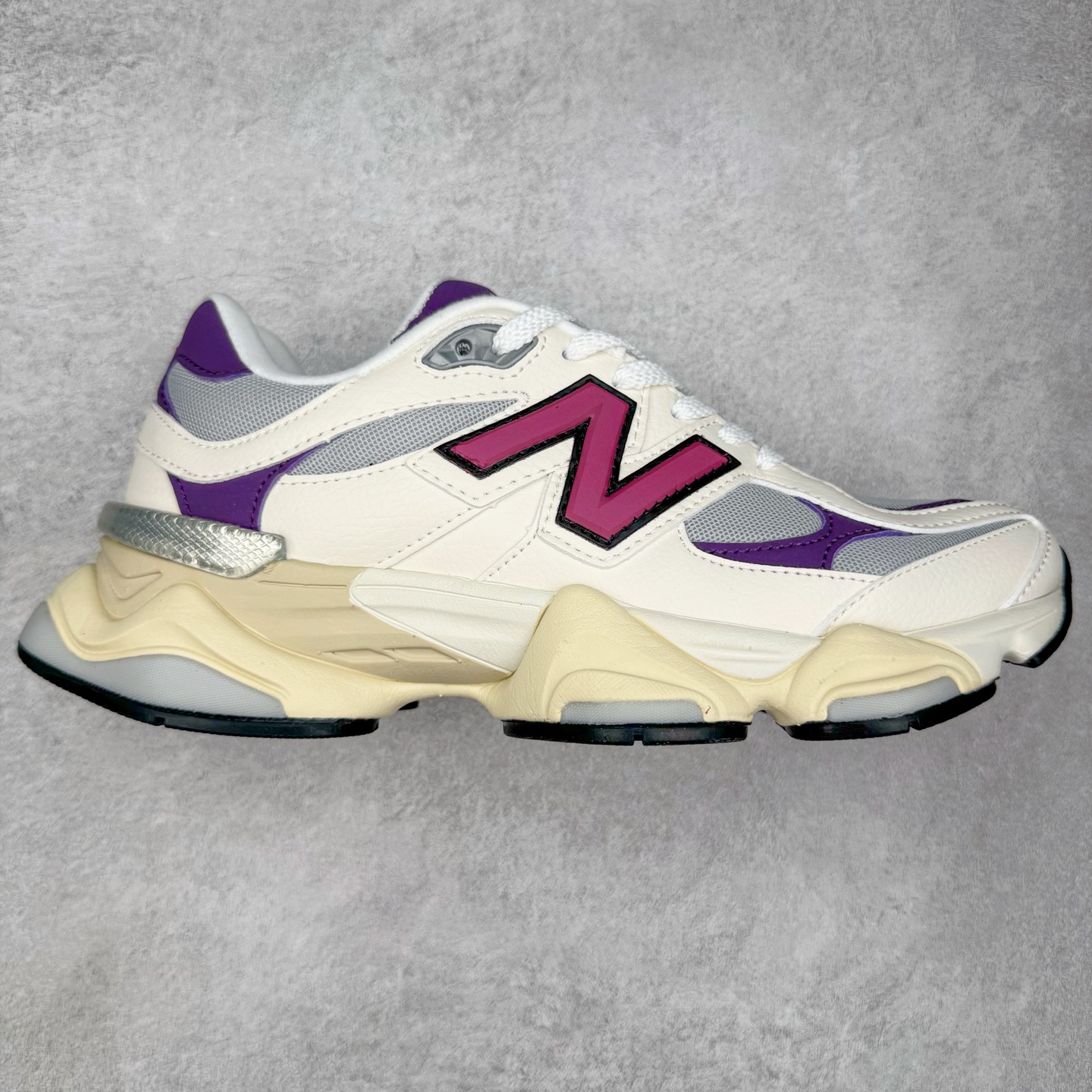 图片[6]-＃TG纯原特价福利 New Balance NB9060系列 新百伦绒面革网布经典百搭防滑耐磨透气低帮生活休闲鞋 全套原楦原纸板原厂数据开发 进口三明治网面 原装进口翻毛皮料正确绒感卡色 正确中底拉帮中底网布细节 原厂标裁 带紫光防伪 定制后跟透明水晶模块 冲裁组合 大底贴合程度胶水上色把控完美 整洁度挑战全网艺术家 多道序QC把关品质完善 匠心打造 耗时两个月开发完成 工艺极其复杂难度可想而知 新开独立私模大底 全网唯一正确六层组合大底 高端零售专供产物 尺码：36 37 37.5 38 38.5 39 40 40.5 41 42 42.5 43 44 45 46.5-选品中心