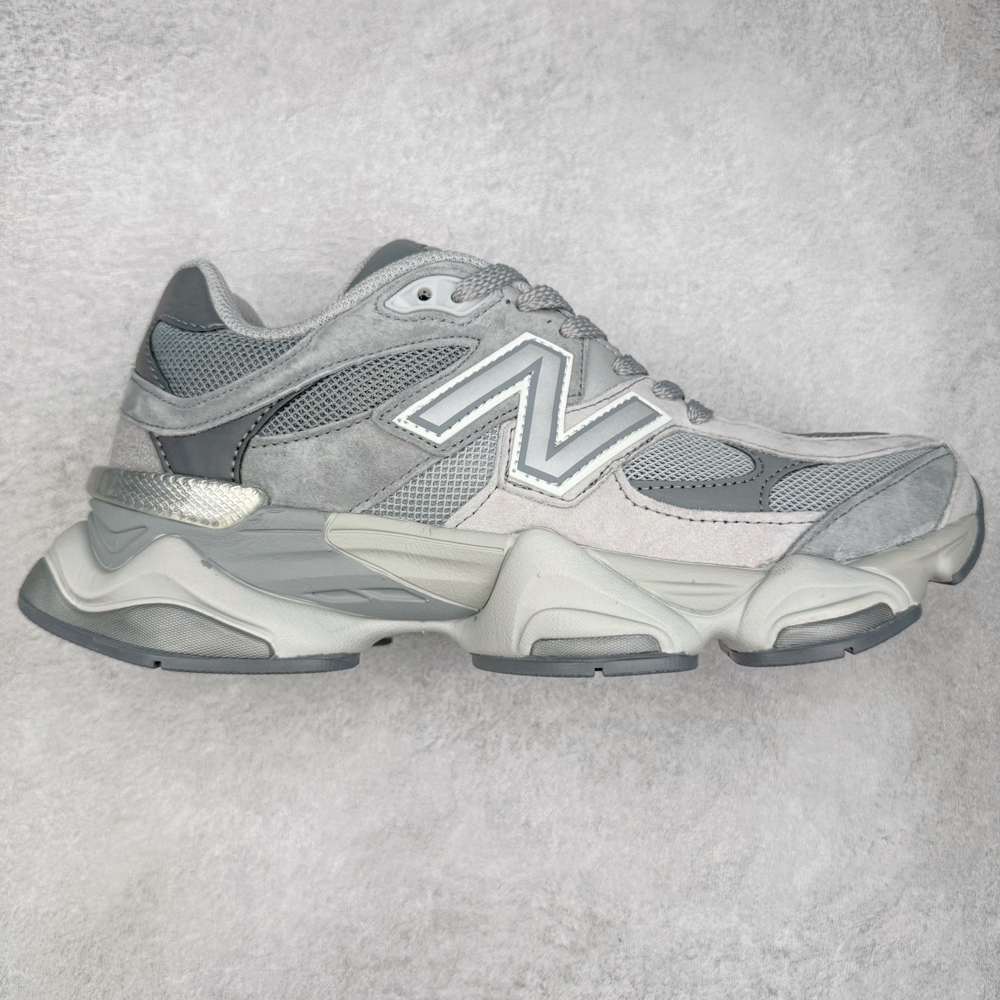 图片[8]-＃TG纯原特价福利 New Balance NB9060系列 新百伦绒面革网布经典百搭防滑耐磨透气低帮生活休闲鞋 全套原楦原纸板原厂数据开发 进口三明治网面 原装进口翻毛皮料正确绒感卡色 正确中底拉帮中底网布细节 原厂标裁 带紫光防伪 定制后跟透明水晶模块 冲裁组合 大底贴合程度胶水上色把控完美 整洁度挑战全网艺术家 多道序QC把关品质完善 匠心打造 耗时两个月开发完成 工艺极其复杂难度可想而知 新开独立私模大底 全网唯一正确六层组合大底 高端零售专供产物 尺码：36 37 37.5 38 38.5 39 40 40.5 41 42 42.5 43 44 45 46.5-选品中心