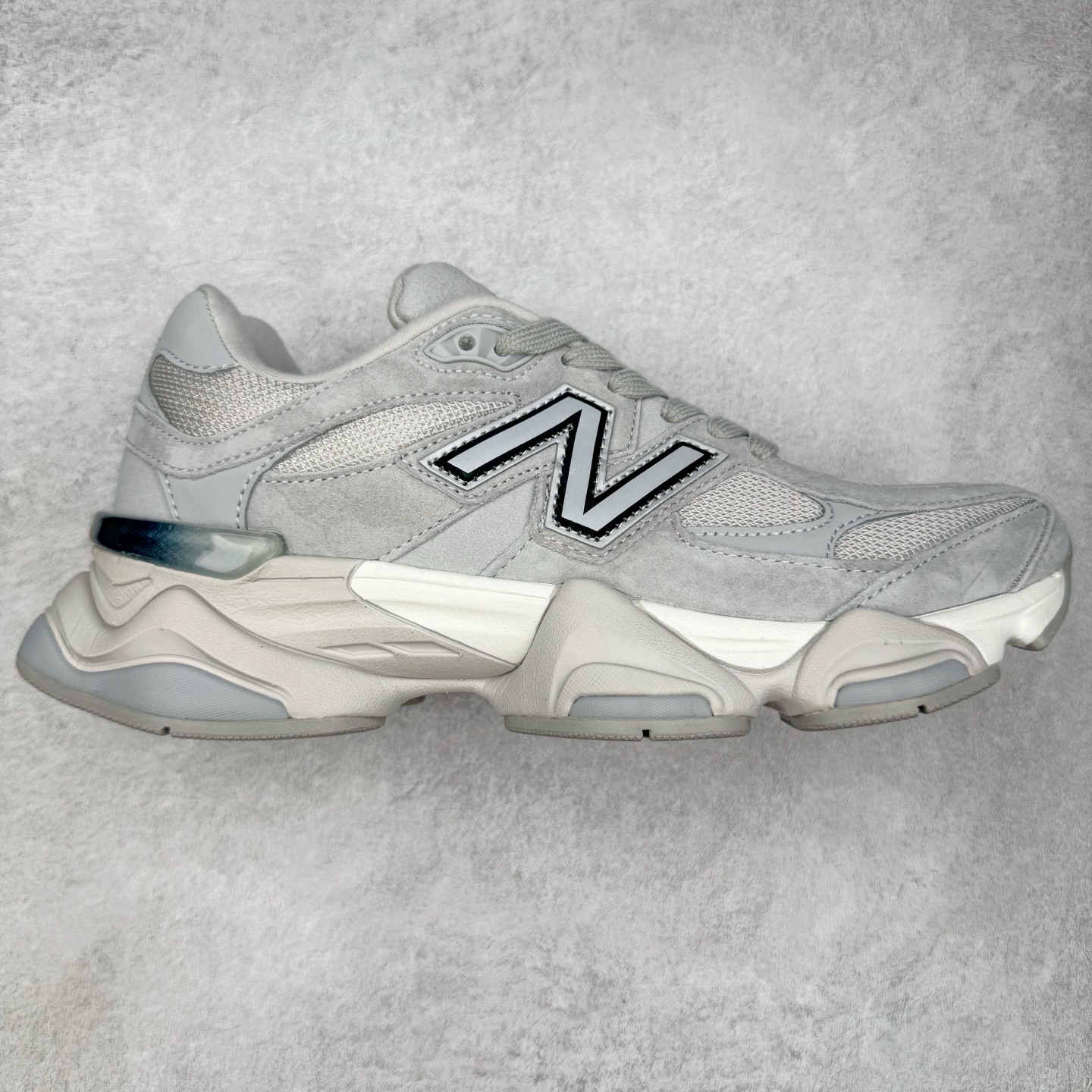 图片[3]-＃TG纯原特价福利 New Balance NB9060系列 新百伦绒面革网布经典百搭防滑耐磨透气低帮生活休闲鞋 全套原楦原纸板原厂数据开发 进口三明治网面 原装进口翻毛皮料正确绒感卡色 正确中底拉帮中底网布细节 原厂标裁 带紫光防伪 定制后跟透明水晶模块 冲裁组合 大底贴合程度胶水上色把控完美 整洁度挑战全网艺术家 多道序QC把关品质完善 匠心打造 耗时两个月开发完成 工艺极其复杂难度可想而知 新开独立私模大底 全网唯一正确六层组合大底 高端零售专供产物 尺码：36 37 37.5 38 38.5 39 40 40.5 41 42 42.5 43 44 45 46.5-选品中心