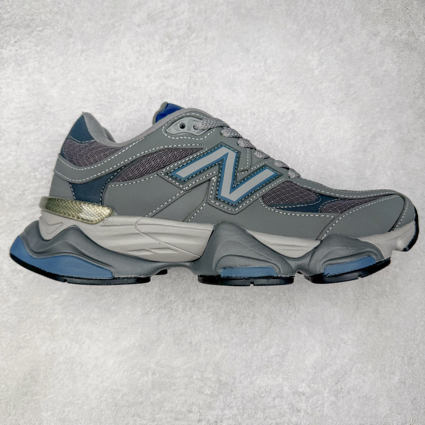 图片[6]-＃TG纯原特价福利 New Balance NB9060系列 新百伦绒面革网布经典百搭防滑耐磨透气低帮生活休闲鞋 全套原楦原纸板原厂数据开发 进口三明治网面 原装进口翻毛皮料正确绒感卡色 正确中底拉帮中底网布细节 原厂标裁 带紫光防伪 定制后跟透明水晶模块 冲裁组合 大底贴合程度胶水上色把控完美 整洁度挑战全网艺术家 多道序QC把关品质完善 匠心打造 耗时两个月开发完成 工艺极其复杂难度可想而知 新开独立私模大底 全网唯一正确六层组合大底 高端零售专供产物 尺码：36 37 37.5 38 38.5 39 40 40.5 41 42 42.5 43 44 45 46.5-选品中心