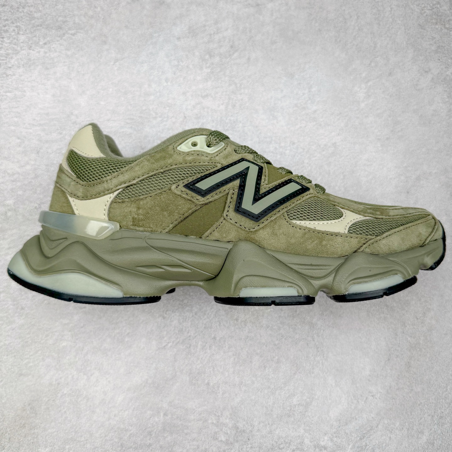 图片[7]-＃TG纯原特价福利 New Balance NB9060系列 新百伦绒面革网布经典百搭防滑耐磨透气低帮生活休闲鞋 全套原楦原纸板原厂数据开发 进口三明治网面 原装进口翻毛皮料正确绒感卡色 正确中底拉帮中底网布细节 原厂标裁 带紫光防伪 定制后跟透明水晶模块 冲裁组合 大底贴合程度胶水上色把控完美 整洁度挑战全网艺术家 多道序QC把关品质完善 匠心打造 耗时两个月开发完成 工艺极其复杂难度可想而知 新开独立私模大底 全网唯一正确六层组合大底 高端零售专供产物 尺码：36 37 37.5 38 38.5 39 40 40.5 41 42 42.5 43 44 45 46.5-选品中心