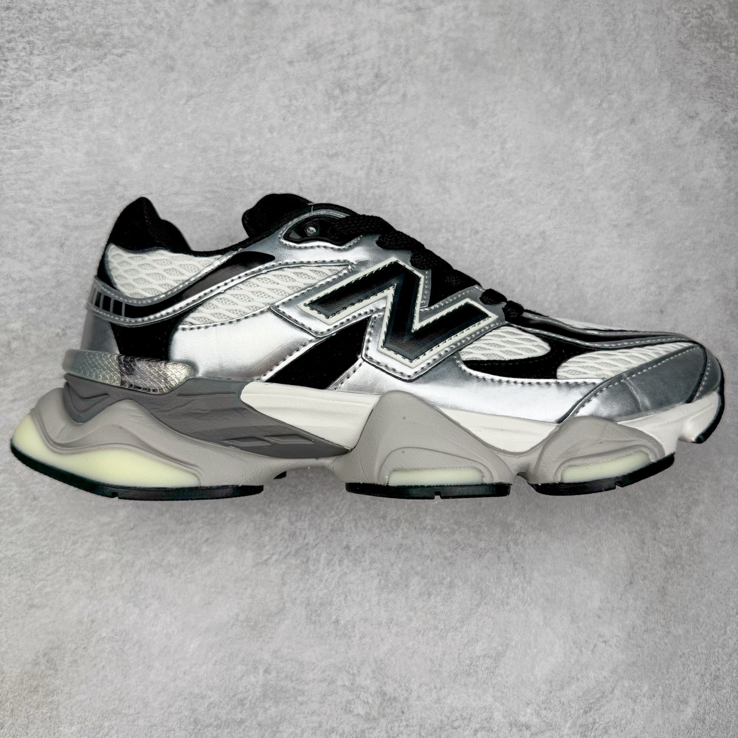 图片[8]-＃TG纯原特价福利 New Balance NB9060系列 新百伦绒面革网布经典百搭防滑耐磨透气低帮生活休闲鞋 全套原楦原纸板原厂数据开发 进口三明治网面 原装进口翻毛皮料正确绒感卡色 正确中底拉帮中底网布细节 原厂标裁 带紫光防伪 定制后跟透明水晶模块 冲裁组合 大底贴合程度胶水上色把控完美 整洁度挑战全网艺术家 多道序QC把关品质完善 匠心打造 耗时两个月开发完成 工艺极其复杂难度可想而知 新开独立私模大底 全网唯一正确六层组合大底 高端零售专供产物 尺码：36 37 37.5 38 38.5 39 40 40.5 41 42 42.5 43 44 45 46.5-选品中心