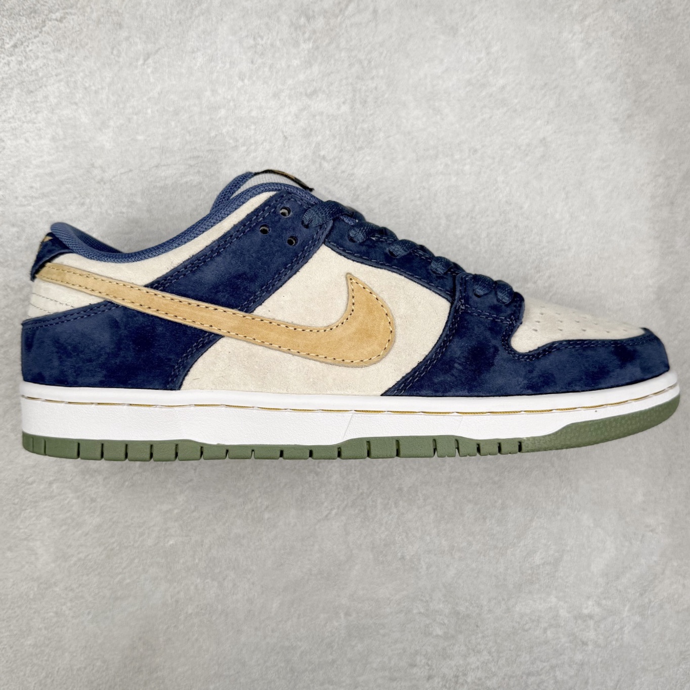 NK SB Dunk Low HF3063-002 极限压缩利润空间 超乎所想的高性价比 用料绝不含糊 原盒原配 正确耐磨橡胶大底 超高清洁度 全鞋零毛边皮料切割 全套原楦原模倾力打造完美版型 尺码：36 36.5 37.5 38 38.5 39 40 40.5 41 42 42.5 43 44 44.5 45 46-选品中心