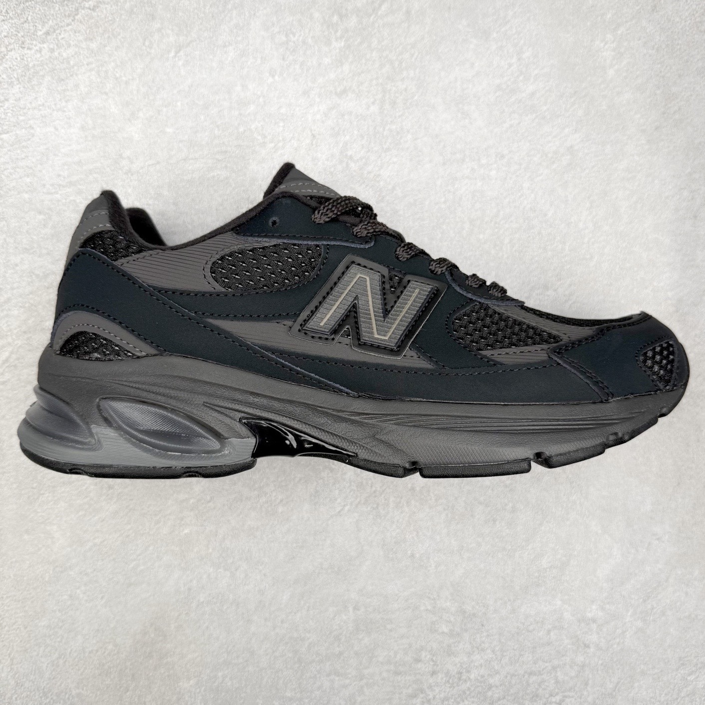 New Balance NB2010系列新百伦经典复古休闲运动板鞋 以ENCAP中底配以升级版 N-ERGY缓震物料 鞋面则采用特色的柔软麂皮搭以NewBalance经典的尼龙网布 低调中还原跑鞋本真 更年轻化的设计理念与材质 让新世代青年得以用全新视角体验经典鞋款的传奇魅力尺码：36 37 37.5 38 38.5 39.5 40 40.5 41.5 42 42.5 43 44 45-选品中心