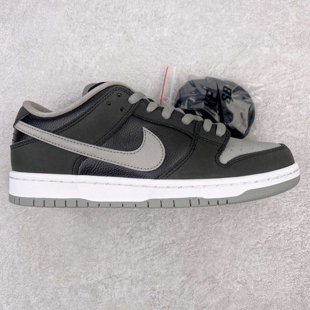 图片[2]-＃KZ神版福利 NK SB Dunk Low 毫无疑问市场中端王者 全码福利开炸 长期补货价格一步到位 毫无疑问市场中端王者 实力大厂出品 新配色陆续开发 利润个位数只为口碑 全套原纸板楦头开发 确保原汁原味 完美呈现DUNK版型 一比一鞋头弧度高度鞋身弧度 此版本只针对中端市场 皮料材质有所更替 其他数据细节工艺流程均保持一致 绝不口嗨 细节品控鞋型随意对比 独家私模官方第六代原厂航空铝磨具打磨大底 鞋头坡度极致还原 无解鞋型 原盒原配 圈内天花板工艺 原厂玻璃冲刀 超高清洁度 全鞋零毛边皮料切割 原厂中底布点胶 中底布拉帮走线遵循公司 尺码：36 36.5 37.5 38 38.5 39 40 40.5 41 42 42.5 43 44 44.5 45 46 47.5-选品中心