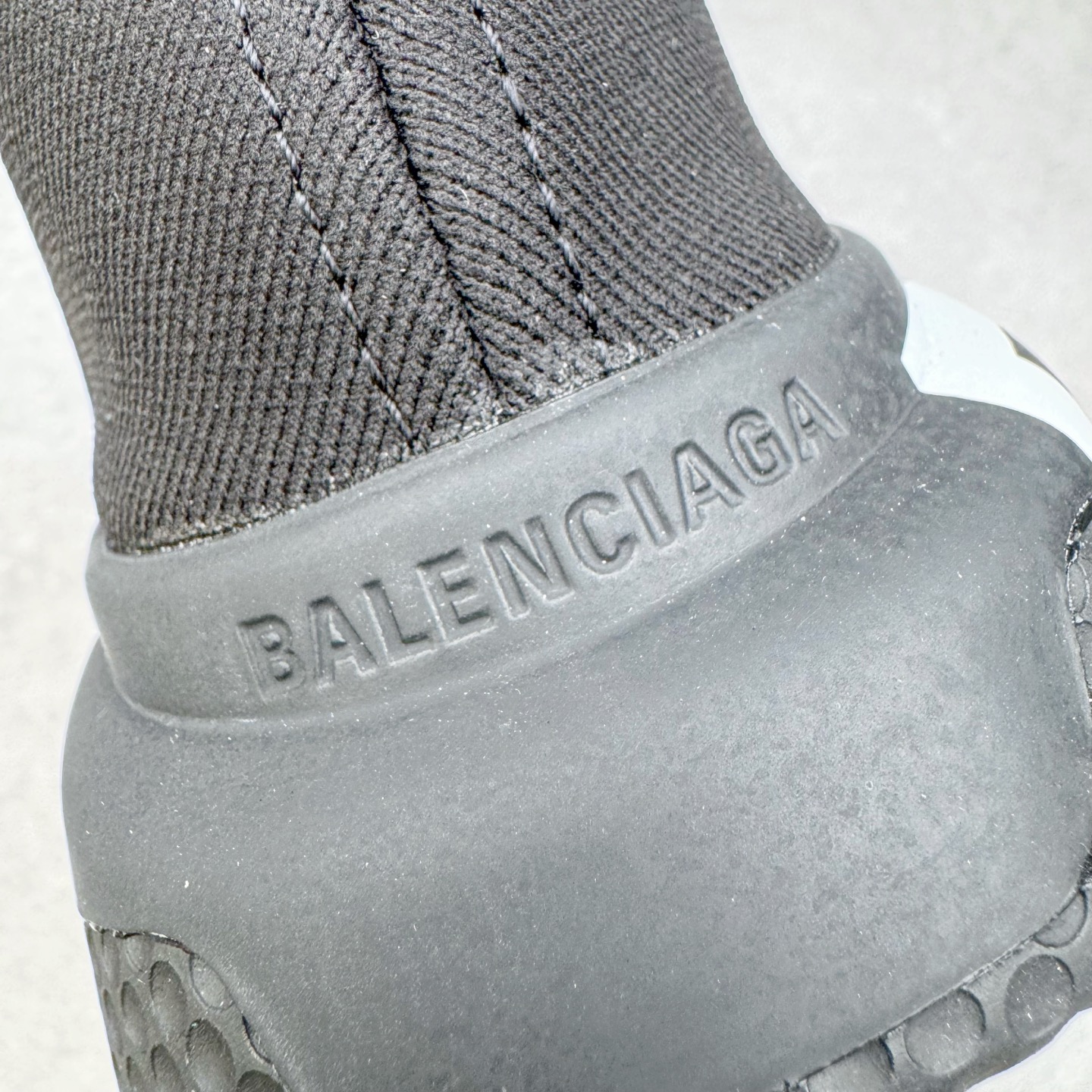 图片[10]-＃VG零售版 Balenciaga Speed stretch-knit Mid sneakers 巴黎世家中帮束脚针织袜子球鞋 原鞋开发唯一正确版本 正确印刷 百分百不掉字 一次成型MD大底 原盒原配防尘袋 全套原纸板楦头开发 最原汁原味的灵魂版型 全鞋荧光划线卡点 胶水把控整洁度追求极致完美 每一双都是工艺品 多重QC质检 超越公司货的品控标准 实实在在的免检产品 原盒原配 正确字体电绣 粗细、位置、大小正确 侧边TPU 透气孔匹配意产原版 正确气垫分离大底 TPU软底 原版一致大底LOGO 立体感十足 尺码：35 36 37 38 39 40 41 42 43 44 45 46-选品中心