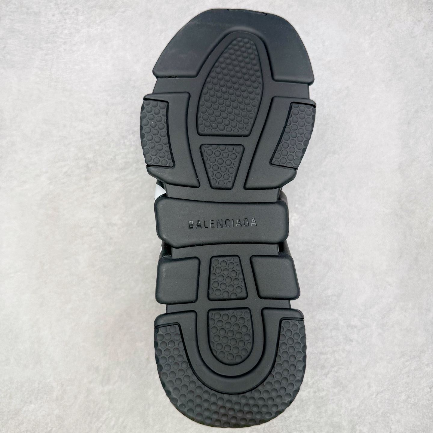 图片[9]-＃VG零售版 Balenciaga Speed stretch-knit Mid sneakers 巴黎世家中帮束脚针织袜子球鞋 原鞋开发唯一正确版本 正确印刷 百分百不掉字 一次成型MD大底 原盒原配防尘袋 全套原纸板楦头开发 最原汁原味的灵魂版型 全鞋荧光划线卡点 胶水把控整洁度追求极致完美 每一双都是工艺品 多重QC质检 超越公司货的品控标准 实实在在的免检产品 原盒原配 正确字体电绣 粗细、位置、大小正确 侧边TPU 透气孔匹配意产原版 正确气垫分离大底 TPU软底 原版一致大底LOGO 立体感十足 尺码：35 36 37 38 39 40 41 42 43 44 45 46-选品中心