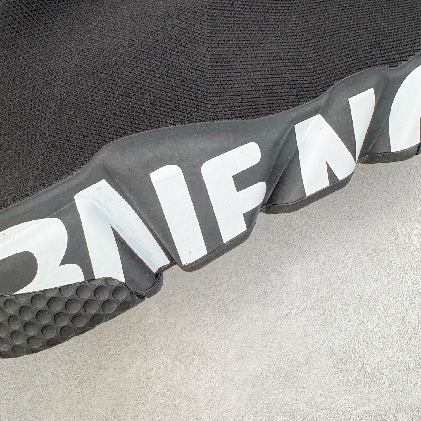 图片[14]-＃VG零售版 Balenciaga Speed stretch-knit Mid sneakers 巴黎世家中帮束脚针织袜子球鞋 原鞋开发唯一正确版本 正确印刷 百分百不掉字 一次成型MD大底 原盒原配防尘袋 全套原纸板楦头开发 最原汁原味的灵魂版型 全鞋荧光划线卡点 胶水把控整洁度追求极致完美 每一双都是工艺品 多重QC质检 超越公司货的品控标准 实实在在的免检产品 原盒原配 正确字体电绣 粗细、位置、大小正确 侧边TPU 透气孔匹配意产原版 正确气垫分离大底 TPU软底 原版一致大底LOGO 立体感十足 尺码：35 36 37 38 39 40 41 42 43 44 45 46-选品中心