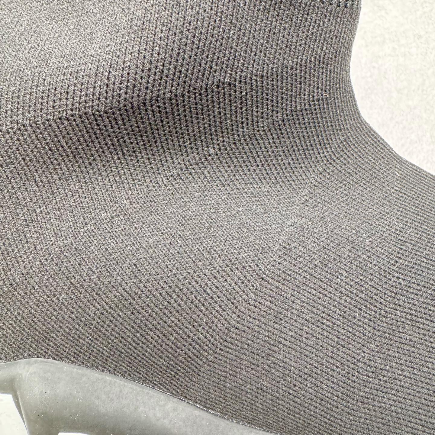 图片[12]-＃VG零售版 Balenciaga Speed stretch-knit Mid sneakers 巴黎世家中帮束脚针织袜子球鞋 原鞋开发唯一正确版本 正确印刷 百分百不掉字 一次成型MD大底 原盒原配防尘袋 全套原纸板楦头开发 最原汁原味的灵魂版型 全鞋荧光划线卡点 胶水把控整洁度追求极致完美 每一双都是工艺品 多重QC质检 超越公司货的品控标准 实实在在的免检产品 原盒原配 正确字体电绣 粗细、位置、大小正确 侧边TPU 透气孔匹配意产原版 正确气垫分离大底 TPU软底 原版一致大底LOGO 立体感十足 尺码：35 36 37 38 39 40 41 42 43 44 45 46-选品中心