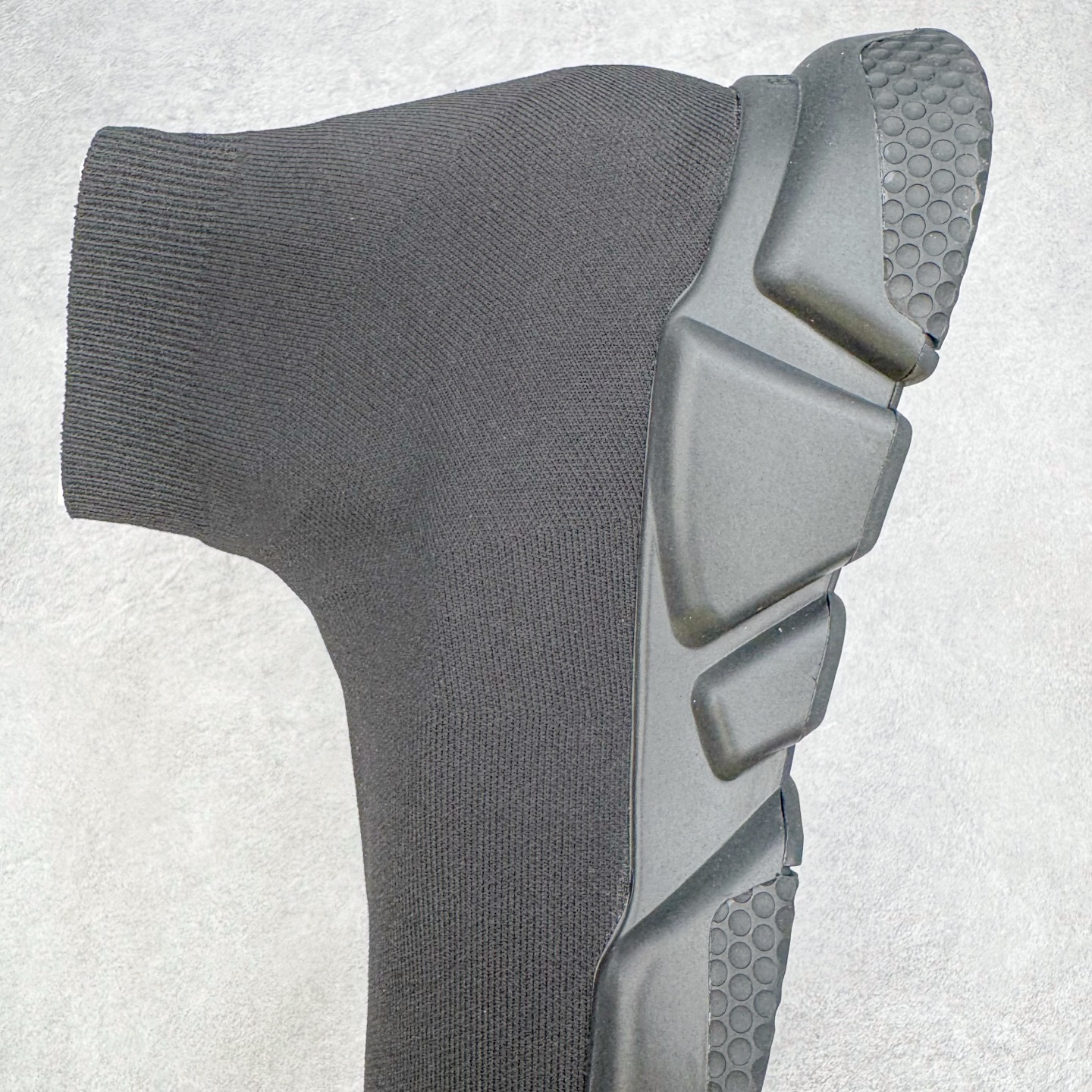 图片[7]-＃VG零售版 Balenciaga Speed stretch-knit Mid sneakers 巴黎世家中帮束脚针织袜子球鞋 原鞋开发唯一正确版本 正确印刷 百分百不掉字 一次成型MD大底 原盒原配防尘袋 全套原纸板楦头开发 最原汁原味的灵魂版型 全鞋荧光划线卡点 胶水把控整洁度追求极致完美 每一双都是工艺品 多重QC质检 超越公司货的品控标准 实实在在的免检产品 原盒原配 正确字体电绣 粗细、位置、大小正确 侧边TPU 透气孔匹配意产原版 正确气垫分离大底 TPU软底 原版一致大底LOGO 立体感十足 尺码：35 36 37 38 39 40 41 42 43 44 45 46-选品中心