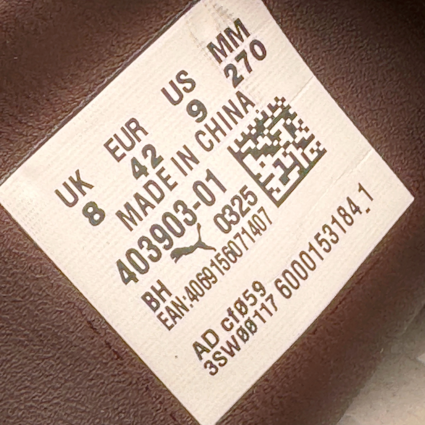 图片[12]-＃CS纯原 PUMA Speedca OG 彪马极速赛车系列低帮德训风拼接复古百搭休闲运动赛车鞋 鞋款从80、90年代赛车手所穿的防火赛车鞋为原型，鞋身线条模仿了赛车的流线廓形，体现了空气动力学原理的结构。简约流畅的外观，恰好又和贯穿其中的Formstrip Logo融合恰到好处，视觉上细节丰富且协调。本次Speedcat OG鞋款归来，最大看点自然式保留了窄版鞋型以及薄底构造。这两年各品牌鞋底越做越厚，Speedcat反其道而行之，上脚几乎无鞋底的效果带来耳目一新的视觉体验。鞋面依旧是以质感细腻的麂皮材质打造，并且大面积近乎全包裹的使用，复古味道也愈发浓烈。配色上更是将最原始的黑色和红色带回，向F1赛车队的标志性队服致敬。相信让各位一眼种草的更多是出挑的大红色，上脚即可瞬间点亮整体造型，在以球鞋为核心的OOTD中脱颖而出。而另一款黑色则是低调的万金油，彰显新潮个性的同时又不喧宾夺主，也是热爱简约系穿搭朋友的首选。 尺码：35.5 36 37 37.5 38 38.5 39 40 40.5 41 42 42.5 43 44 44.5 45-选品中心