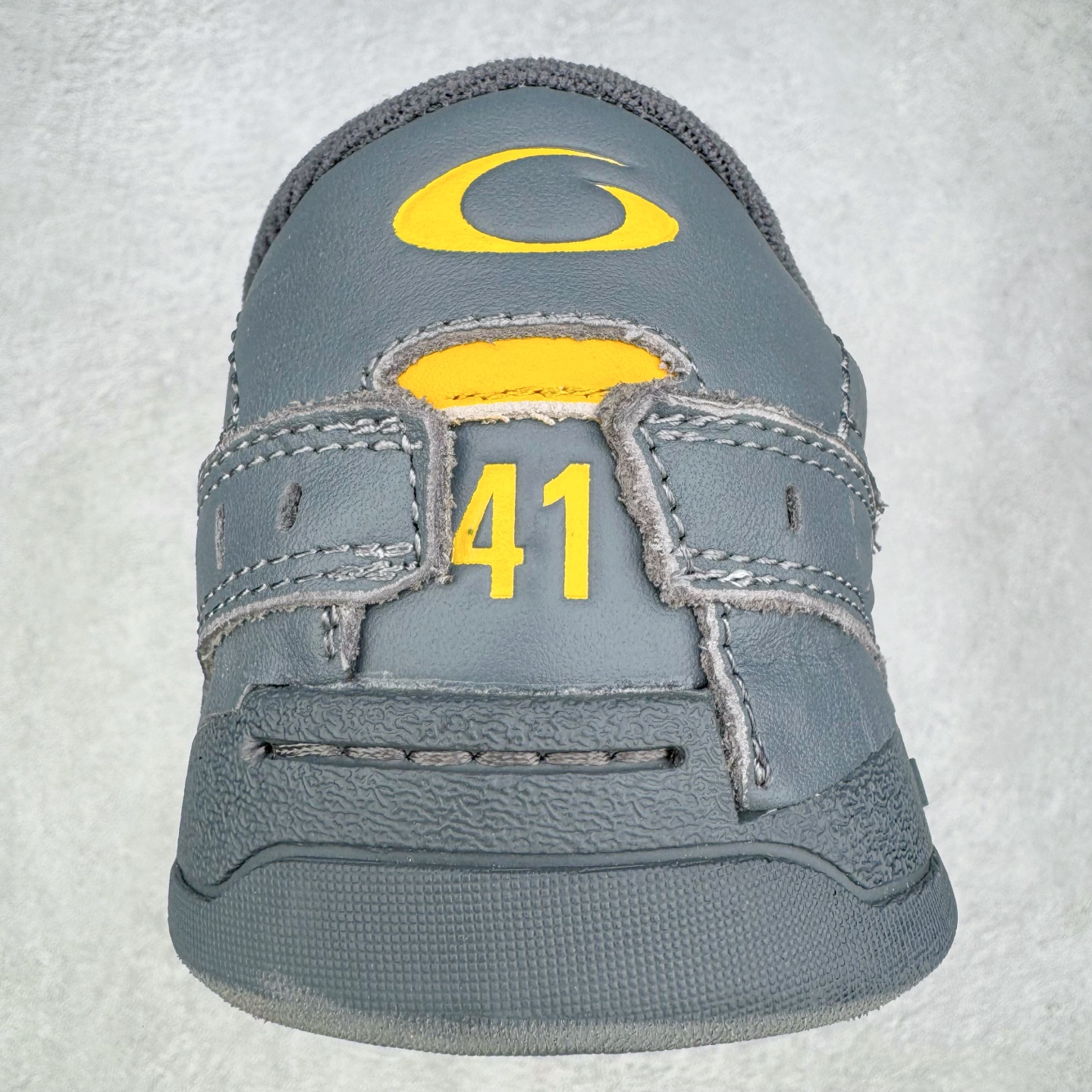 图片[8]-＃VG零售版 Balenciaga Hamptons Worn-Out 巴黎世家涤纶（聚酯纤维）牛皮革 圆头系带 低帮 生活休闲鞋板鞋 全套原纸板楦头开发 最原汁原味的灵魂版型 全鞋荧光划线卡点 胶水把控整洁度追求极致完美 每一双都是工艺品 多重QC质检 超越公司货的品控标准 实实在在的免检产品 原盒原配 正确字体电绣 粗细、位置、大小正确 侧边TPU 透气孔匹配意产原版 正确分离大底 TPU软底 原版一致大底LOGO 立体感十足 原厂皮料水洗做旧 采购原厂网纱 偏大一码 尺码：35 36 37 38 39 40 41 42 43 44 45 46-选品中心