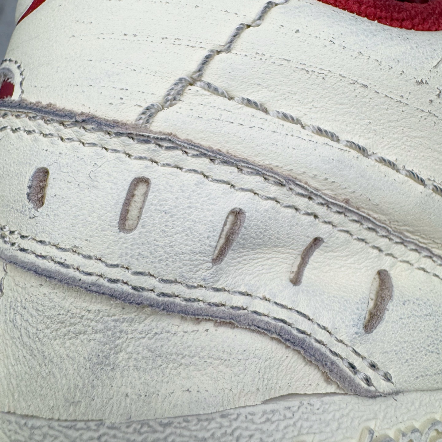 图片[15]-＃VG零售版 Balenciaga Hamptons Worn-Out 巴黎世家涤纶（聚酯纤维）牛皮革 圆头系带 低帮 生活休闲鞋板鞋 全套原纸板楦头开发 最原汁原味的灵魂版型 全鞋荧光划线卡点 胶水把控整洁度追求极致完美 每一双都是工艺品 多重QC质检 超越公司货的品控标准 实实在在的免检产品 原盒原配 正确字体电绣 粗细、位置、大小正确 侧边TPU 透气孔匹配意产原版 正确分离大底 TPU软底 原版一致大底LOGO 立体感十足 原厂皮料水洗做旧 采购原厂网纱 偏大一码 尺码：35 36 37 38 39 40 41 42 43 44 45 46-选品中心