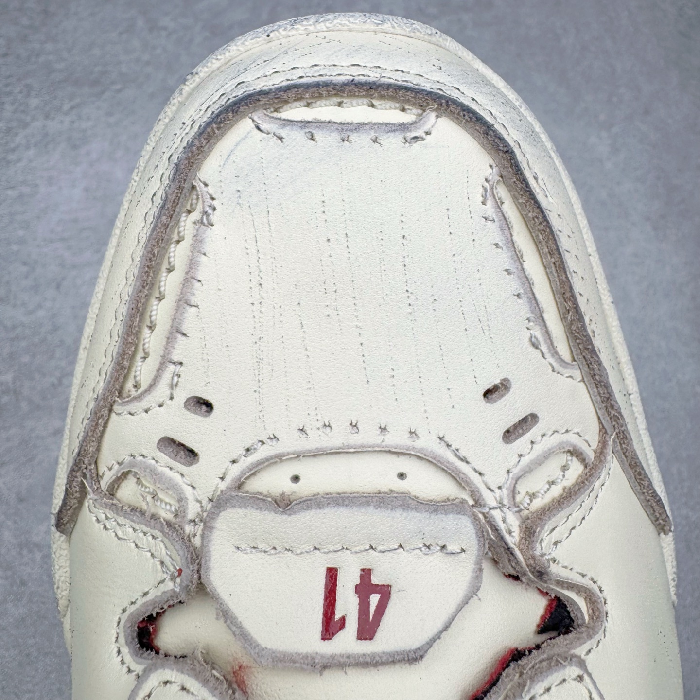 图片[14]-＃VG零售版 Balenciaga Hamptons Worn-Out 巴黎世家涤纶（聚酯纤维）牛皮革 圆头系带 低帮 生活休闲鞋板鞋 全套原纸板楦头开发 最原汁原味的灵魂版型 全鞋荧光划线卡点 胶水把控整洁度追求极致完美 每一双都是工艺品 多重QC质检 超越公司货的品控标准 实实在在的免检产品 原盒原配 正确字体电绣 粗细、位置、大小正确 侧边TPU 透气孔匹配意产原版 正确分离大底 TPU软底 原版一致大底LOGO 立体感十足 原厂皮料水洗做旧 采购原厂网纱 偏大一码 尺码：35 36 37 38 39 40 41 42 43 44 45 46-选品中心