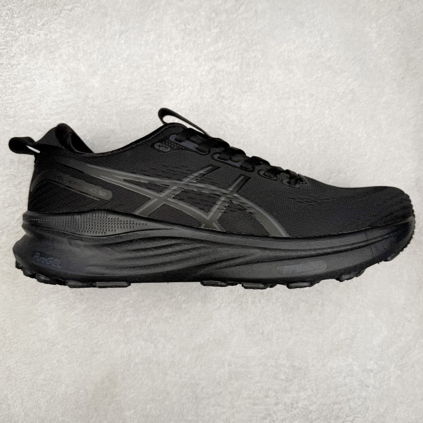 Asics Gel-Kayano 32 亚瑟士卡亚诺32代低帮专业有氧超轻量休闲运动全能慢跑鞋全球知名运动品牌ASICS正式推出新款GEL-KAYANO 32跑鞋，旨在通过全新稳定结构以提升产品可适性，满足跑者的足部稳定需求，让每一位跑者从起跑到结束都能够感受到焕然一新的稳定性与舒适性，从而帮助更多人找到身心平衡，获得自在舒适的健康生活方式。秉持着ASICS亚瑟士的设计哲学，全新一代GEL-KAYANO 32应运而生。为进一步升级产品的稳定性，GEL-KAYANO 采用了全新4D引导系统，通过内侧稳定装置提升可适性，满足足部稳定需求，帮助足弓迅速返回到平衡位置。作为基于生物力学研究打造的全新稳定结构，4D引导系统不仅提升了跑鞋对双脚的支撑性，它还将人体不同的运动状态纳入设计考量，帮助跑者在多种跑动强度下获得充足的稳定性和理想的舒适度。尺码：36 37 37.5 38 39.5 40 40.5 41.5 42 42.5 43.5 44 44.5 45-选品中心