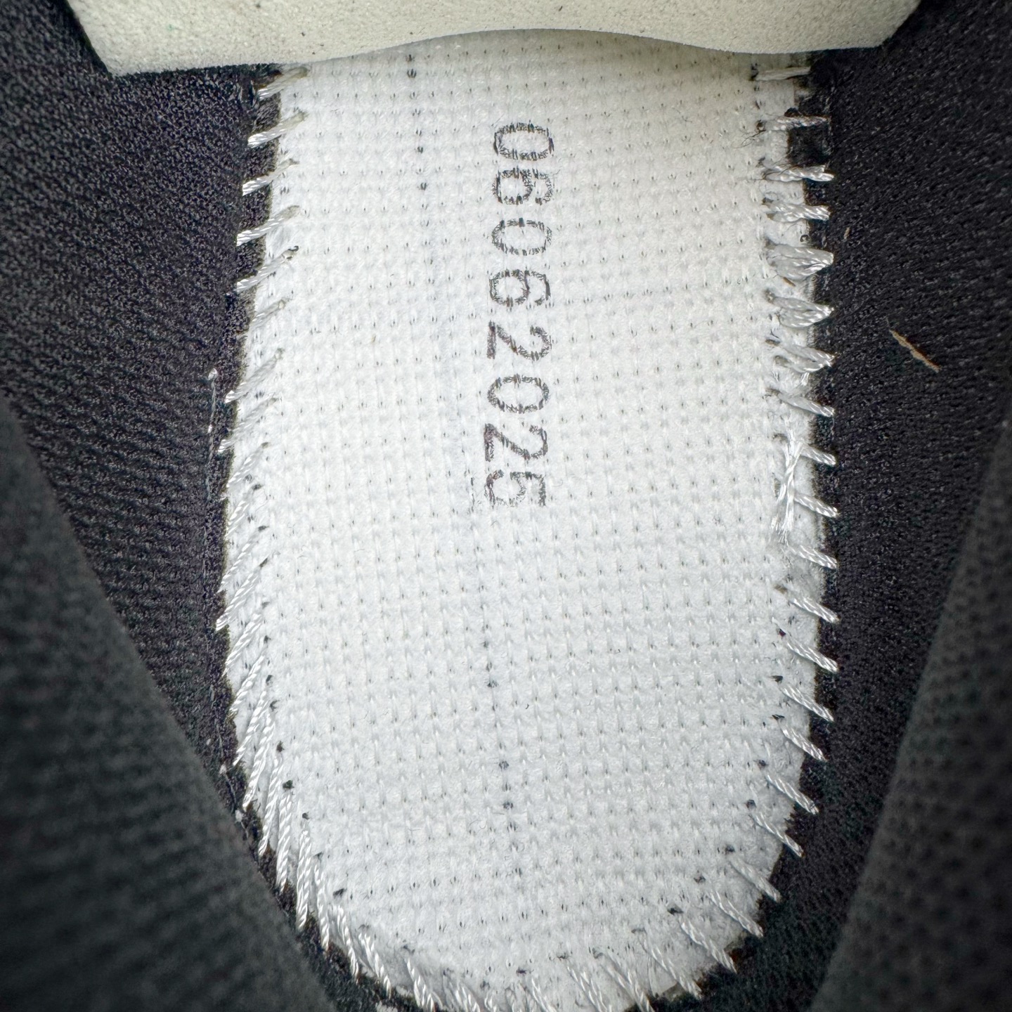 图片[10]-＃GX/绿X SALOMON XA Pro 3D ADV 萨洛蒙潮流越野机能户外功能鞋 纯原外贸平台特供订单 耗时半年巨作 全套原纸板楦头开发 原厂特供网布配套加持 确保原汁原味 完美呈现版型 原档数据独家私模五层组合大底 男女鞋同步官方开发至46.5 原装Ortholite轻量化鞋垫 中底布带钢印编号 原厂TPU锁扣 进口港宝加持 后跟自然饱满 还原公司包裹性 鞋面采用SENSIFT贴合技术 全方位贴合包裹脚型 鞋跟部鞋底牵引设计 提供强大的抓地性能 更适应野外崎岖不平的道路 其3D ADVANCED CHASSIS底盘 材料轻量大化 钉齿设计更具稳定性 防护性 鞋底易磨损区运用CONTAGRIP高耐磨材料 应对城市硬质路面长距离跑考验 尺码：36 36.5 37.5 38 38.5 39 40 40.5 41 42 42.5 43 44 44.5 45 46 46.5-选品中心