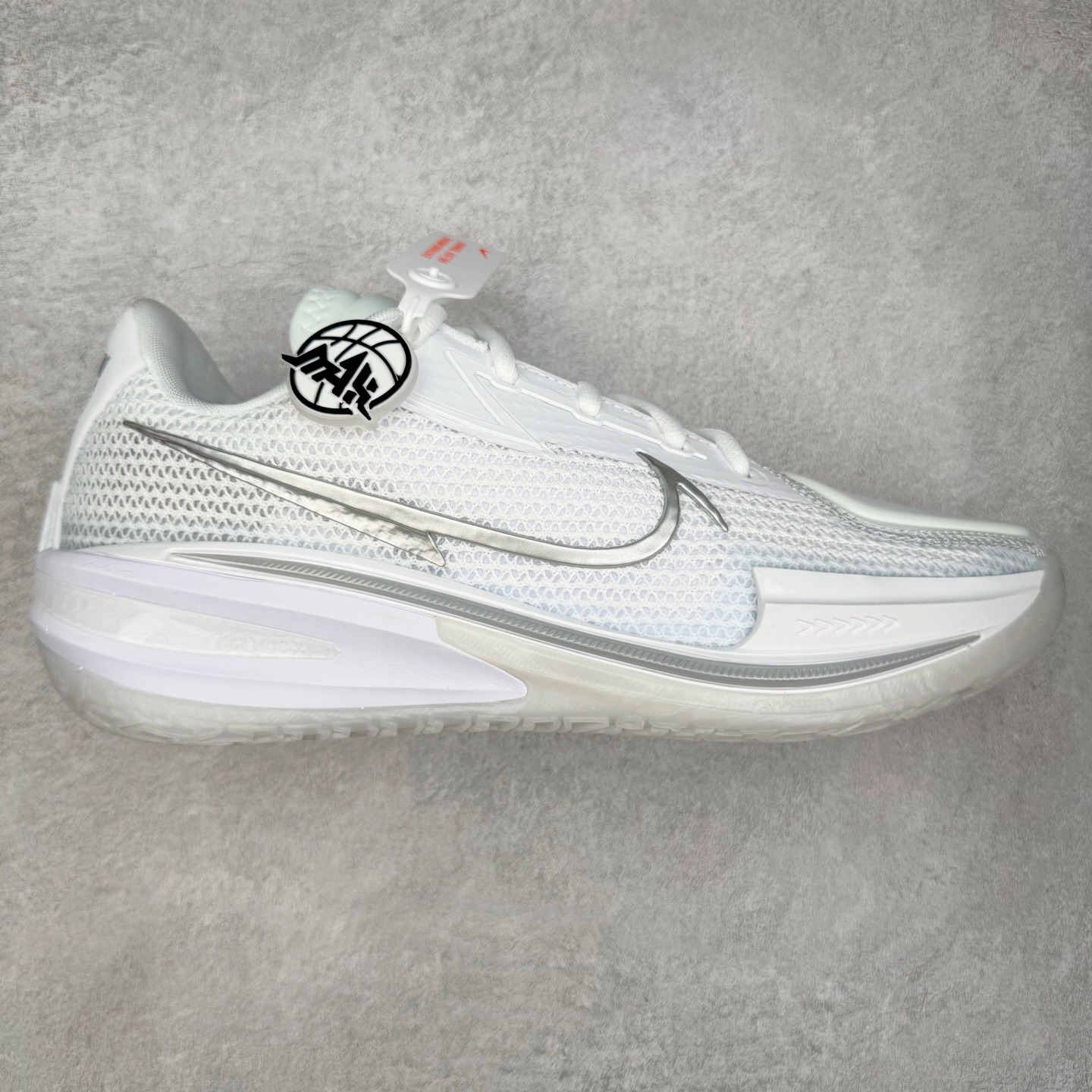 ＃灭世纯原 NK ZOOM GT CUT 1 低帮实战篮球鞋 CZ0176-102 历时三月调试 完美版型独家呈现 独家革新四层加厚复合鞋面 鞋面强度及支撑性能秒杀市场尝鲜纯原 独家内置高韧性TPU抗扭片 尝鲜纯原无抗扭片 原厂ZOOM 配套工艺气垫 澎湃脚感上脚可鉴 区分市场假气垫 低气压气垫 大底正确拼接式SWOOSH图案 区分市场一体式贴膜 原厂REACT中底发泡模具 前掌纹路极其立体 防滑性能优异 实战出真知 历经多位圈内大神实战测试 尺码：39 40 40.5 41 42 42.5 43 44 44.5 45 46-选品中心