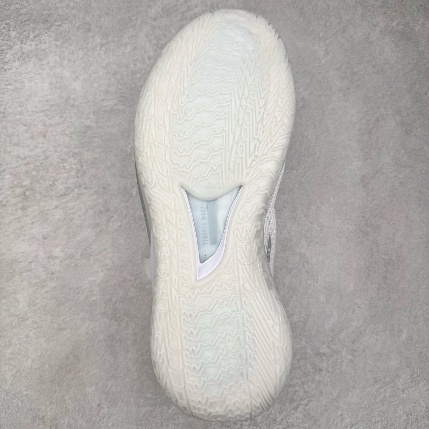 图片[9]-＃灭世纯原 NK ZOOM GT CUT 1 低帮实战篮球鞋 CZ0176-102 历时三月调试 完美版型独家呈现 独家革新四层加厚复合鞋面 鞋面强度及支撑性能秒杀市场尝鲜纯原 独家内置高韧性TPU抗扭片 尝鲜纯原无抗扭片 原厂ZOOM 配套工艺气垫 澎湃脚感上脚可鉴 区分市场假气垫 低气压气垫 大底正确拼接式SWOOSH图案 区分市场一体式贴膜 原厂REACT中底发泡模具 前掌纹路极其立体 防滑性能优异 实战出真知 历经多位圈内大神实战测试 尺码：39 40 40.5 41 42 42.5 43 44 44.5 45 46-选品中心