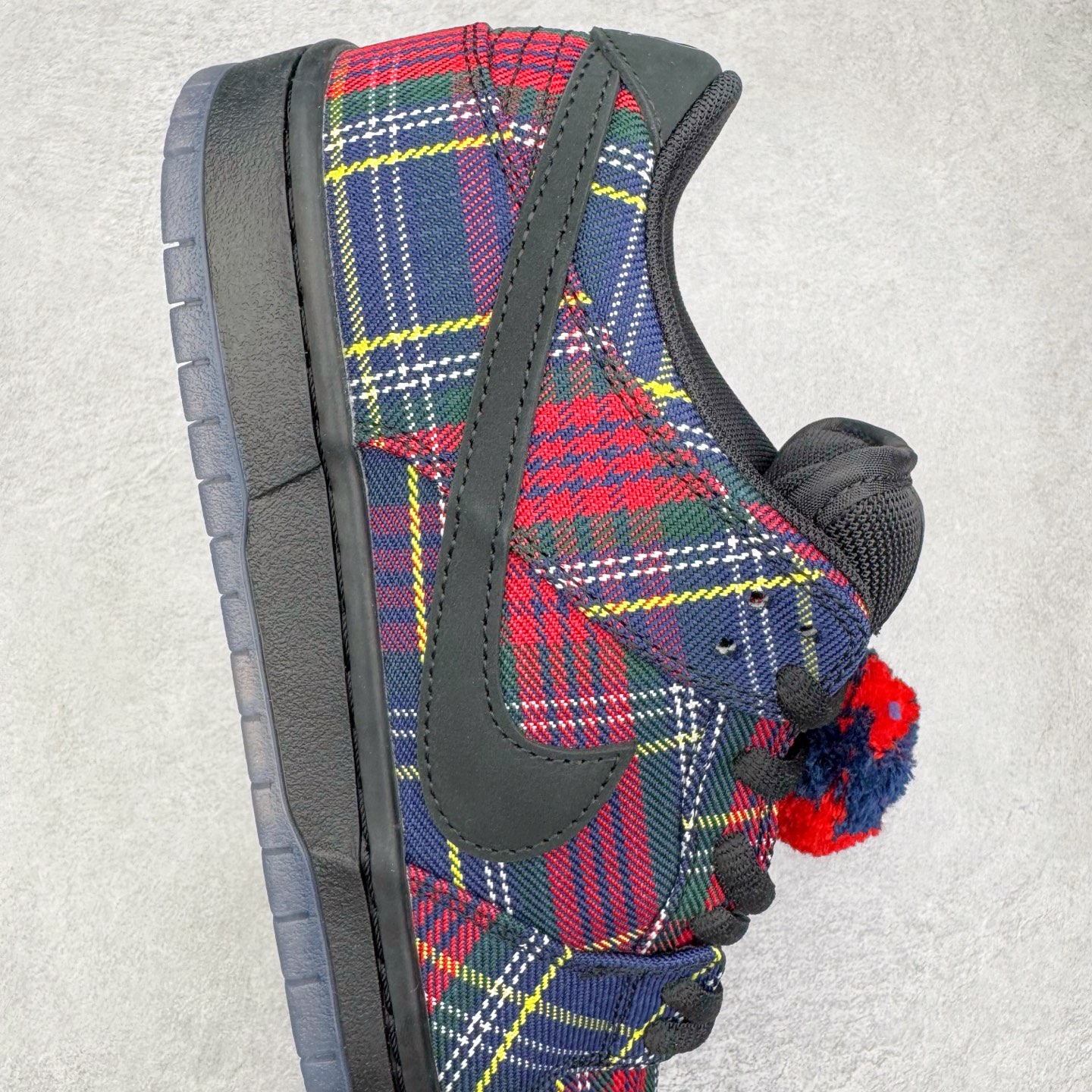 图片[6]-＃纯原 Nardwuar x NK SB Dunk Low 联名苏格兰纹红蓝 II1493-600 独家原厂航空铝磨具打磨大底 鞋头坡度极致还原 原盒原配 圈内天花板工艺 原厂冲刀 超高清洁度 全鞋零毛边皮料切割 全套原楦原模倾力打造完美版型 采用原厂百宏鞋带以及原厂百宏织唛舌标 内标可供原厂几率过验 原厂中底布黄色点胶 原厂中底布拉帮走线遵循公司‼️尺码：36 36.5 37.5 38 38.5 39 40 40.5 41 42 42.5 43 44 44.5 45 46 47.5-选品中心
