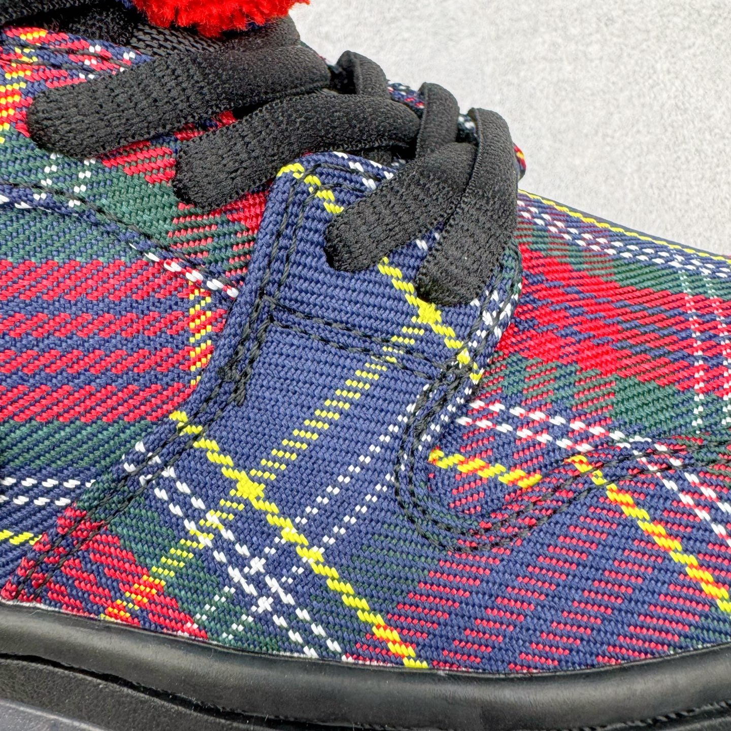 图片[14]-＃纯原 Nardwuar x NK SB Dunk Low 联名苏格兰纹红蓝 II1493-600 独家原厂航空铝磨具打磨大底 鞋头坡度极致还原 原盒原配 圈内天花板工艺 原厂冲刀 超高清洁度 全鞋零毛边皮料切割 全套原楦原模倾力打造完美版型 采用原厂百宏鞋带以及原厂百宏织唛舌标 内标可供原厂几率过验 原厂中底布黄色点胶 原厂中底布拉帮走线遵循公司‼️尺码：36 36.5 37.5 38 38.5 39 40 40.5 41 42 42.5 43 44 44.5 45 46 47.5-选品中心