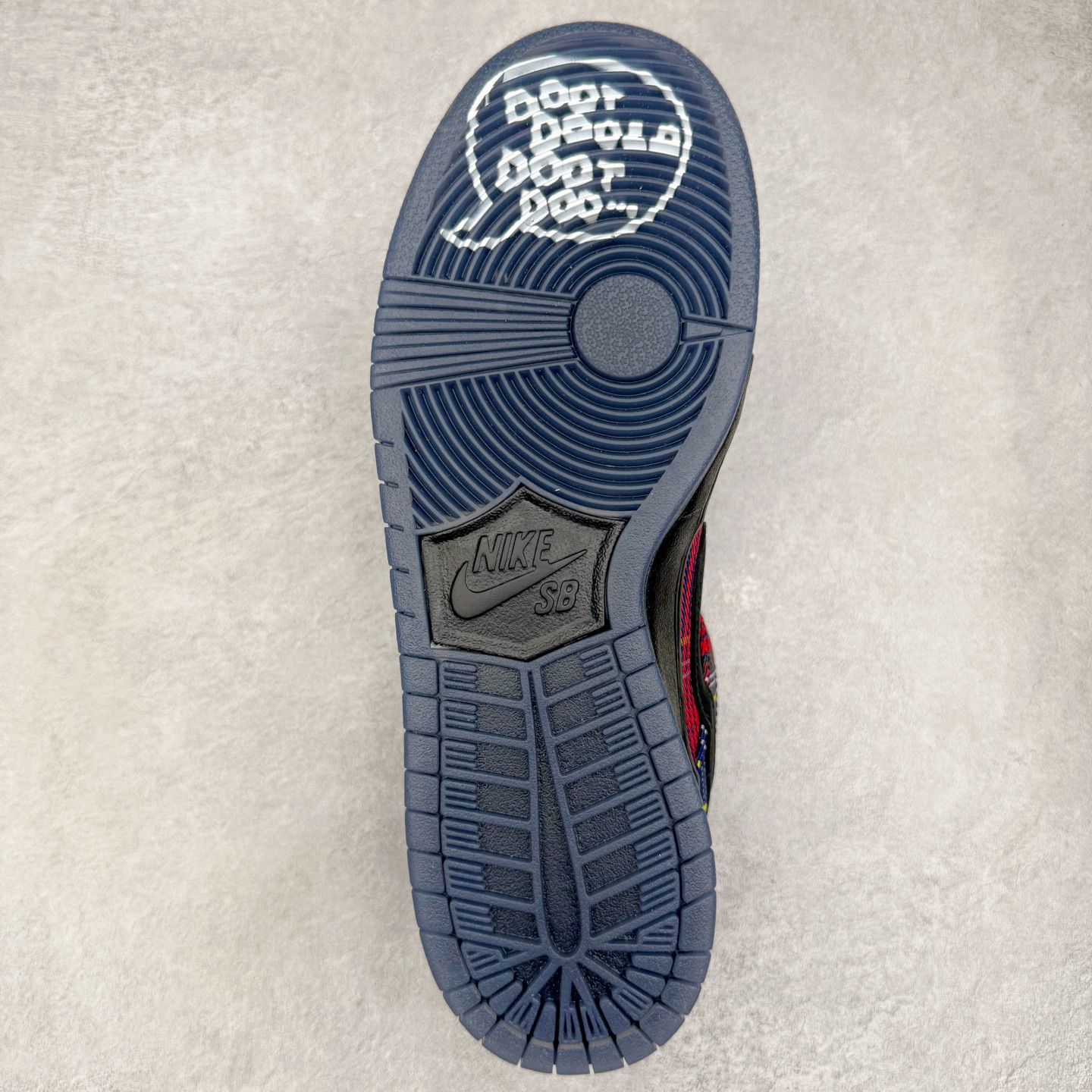 图片[9]-＃纯原 Nardwuar x NK SB Dunk Low 联名苏格兰纹红蓝 II1493-600 独家原厂航空铝磨具打磨大底 鞋头坡度极致还原 原盒原配 圈内天花板工艺 原厂冲刀 超高清洁度 全鞋零毛边皮料切割 全套原楦原模倾力打造完美版型 采用原厂百宏鞋带以及原厂百宏织唛舌标 内标可供原厂几率过验 原厂中底布黄色点胶 原厂中底布拉帮走线遵循公司‼️尺码：36 36.5 37.5 38 38.5 39 40 40.5 41 42 42.5 43 44 44.5 45 46 47.5-选品中心