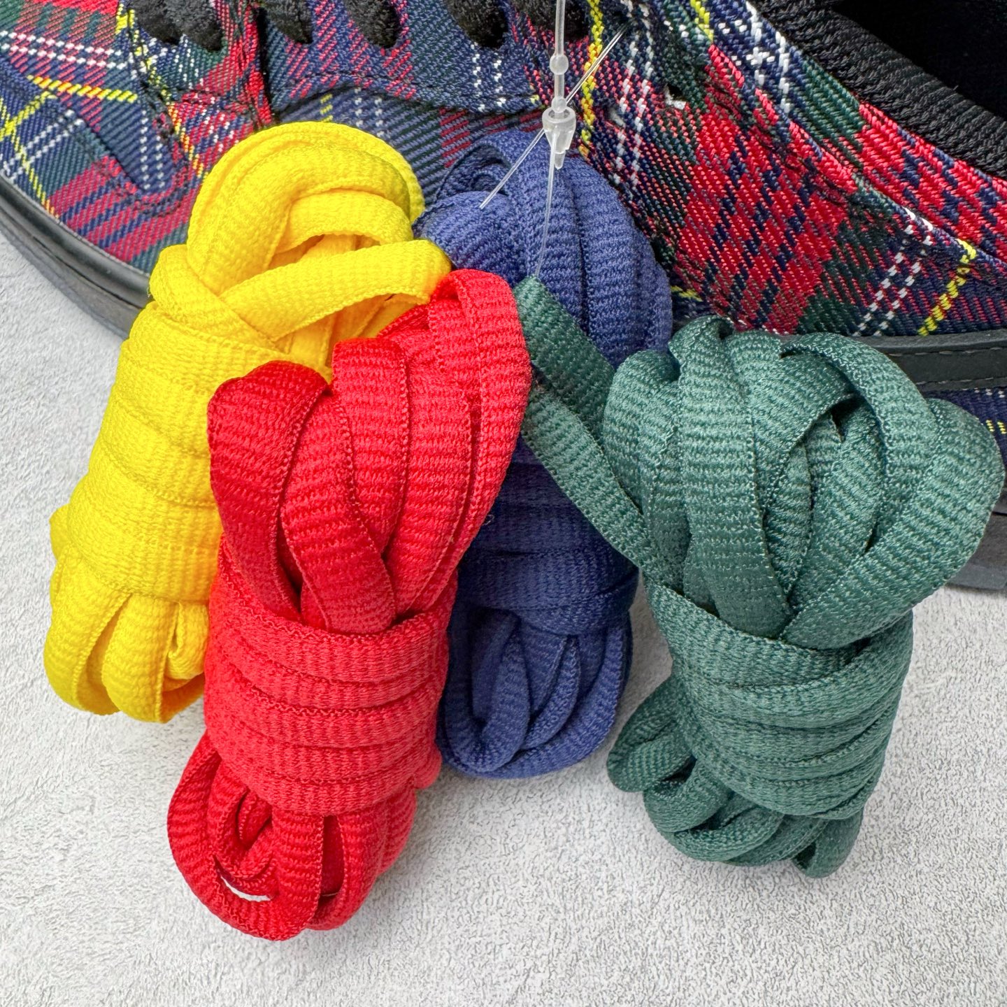 图片[10]-＃纯原 Nardwuar x NK SB Dunk Low 联名苏格兰纹红蓝 II1493-600 独家原厂航空铝磨具打磨大底 鞋头坡度极致还原 原盒原配 圈内天花板工艺 原厂冲刀 超高清洁度 全鞋零毛边皮料切割 全套原楦原模倾力打造完美版型 采用原厂百宏鞋带以及原厂百宏织唛舌标 内标可供原厂几率过验 原厂中底布黄色点胶 原厂中底布拉帮走线遵循公司‼️尺码：36 36.5 37.5 38 38.5 39 40 40.5 41 42 42.5 43 44 44.5 45 46 47.5-选品中心