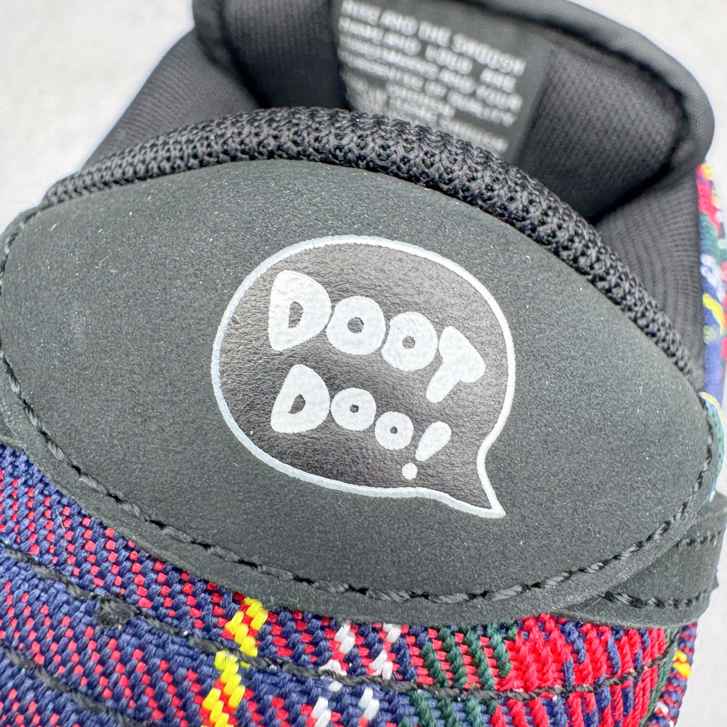 图片[16]-＃纯原 Nardwuar x NK SB Dunk Low 联名苏格兰纹红蓝 II1493-600 独家原厂航空铝磨具打磨大底 鞋头坡度极致还原 原盒原配 圈内天花板工艺 原厂冲刀 超高清洁度 全鞋零毛边皮料切割 全套原楦原模倾力打造完美版型 采用原厂百宏鞋带以及原厂百宏织唛舌标 内标可供原厂几率过验 原厂中底布黄色点胶 原厂中底布拉帮走线遵循公司‼️尺码：36 36.5 37.5 38 38.5 39 40 40.5 41 42 42.5 43 44 44.5 45 46 47.5-选品中心