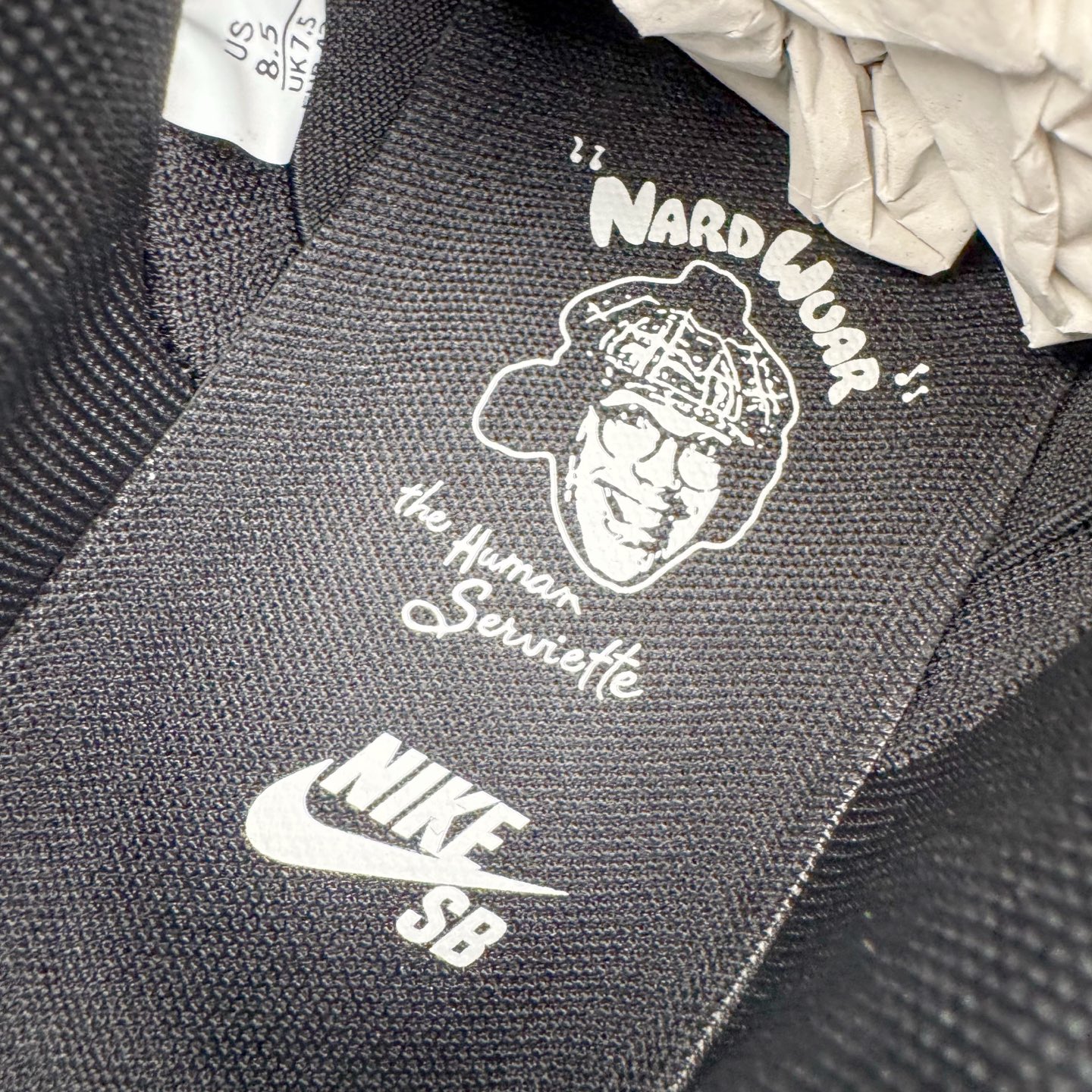 图片[19]-＃纯原 Nardwuar x NK SB Dunk Low 联名苏格兰纹红蓝 II1493-600 独家原厂航空铝磨具打磨大底 鞋头坡度极致还原 原盒原配 圈内天花板工艺 原厂冲刀 超高清洁度 全鞋零毛边皮料切割 全套原楦原模倾力打造完美版型 采用原厂百宏鞋带以及原厂百宏织唛舌标 内标可供原厂几率过验 原厂中底布黄色点胶 原厂中底布拉帮走线遵循公司‼️尺码：36 36.5 37.5 38 38.5 39 40 40.5 41 42 42.5 43 44 44.5 45 46 47.5-选品中心