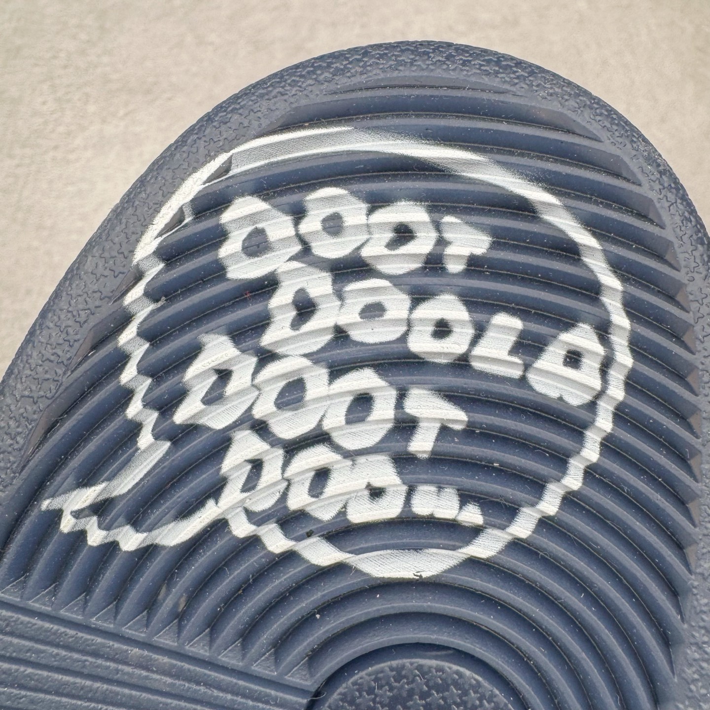 图片[12]-＃纯原 Nardwuar x NK SB Dunk Low 联名苏格兰纹红蓝 II1493-600 独家原厂航空铝磨具打磨大底 鞋头坡度极致还原 原盒原配 圈内天花板工艺 原厂冲刀 超高清洁度 全鞋零毛边皮料切割 全套原楦原模倾力打造完美版型 采用原厂百宏鞋带以及原厂百宏织唛舌标 内标可供原厂几率过验 原厂中底布黄色点胶 原厂中底布拉帮走线遵循公司‼️尺码：36 36.5 37.5 38 38.5 39 40 40.5 41 42 42.5 43 44 44.5 45 46 47.5-选品中心