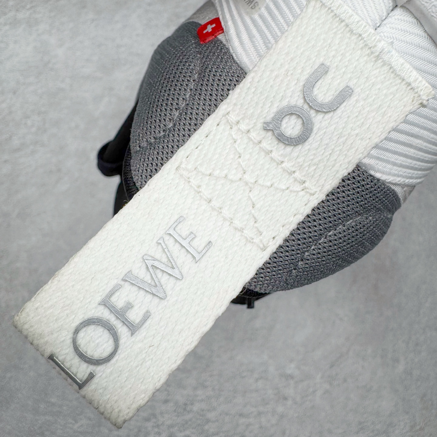 图片[15]-＃M纯原 LOEWE x On Cloudtilt 2.0 昂跑罗意威联名 圆头系带生活休闲鞋 此运动品牌 开创于2010年 缓震着陆、强效回弹、轻柔质感的设计构思始终是ON研制关键 与此同时基于“为全球提供革新性的跑步感受”信念 陆续推出了多款跑鞋及其以专业运动人体跑步工程学为设计关键的功能性跑步服饰设备 让跑者不费力气地畅快畅跑 尺码：36 36.5 37.5 38 38.5 39 40 40.5 41 42 42.5 43 44 44.5 45 46-选品中心