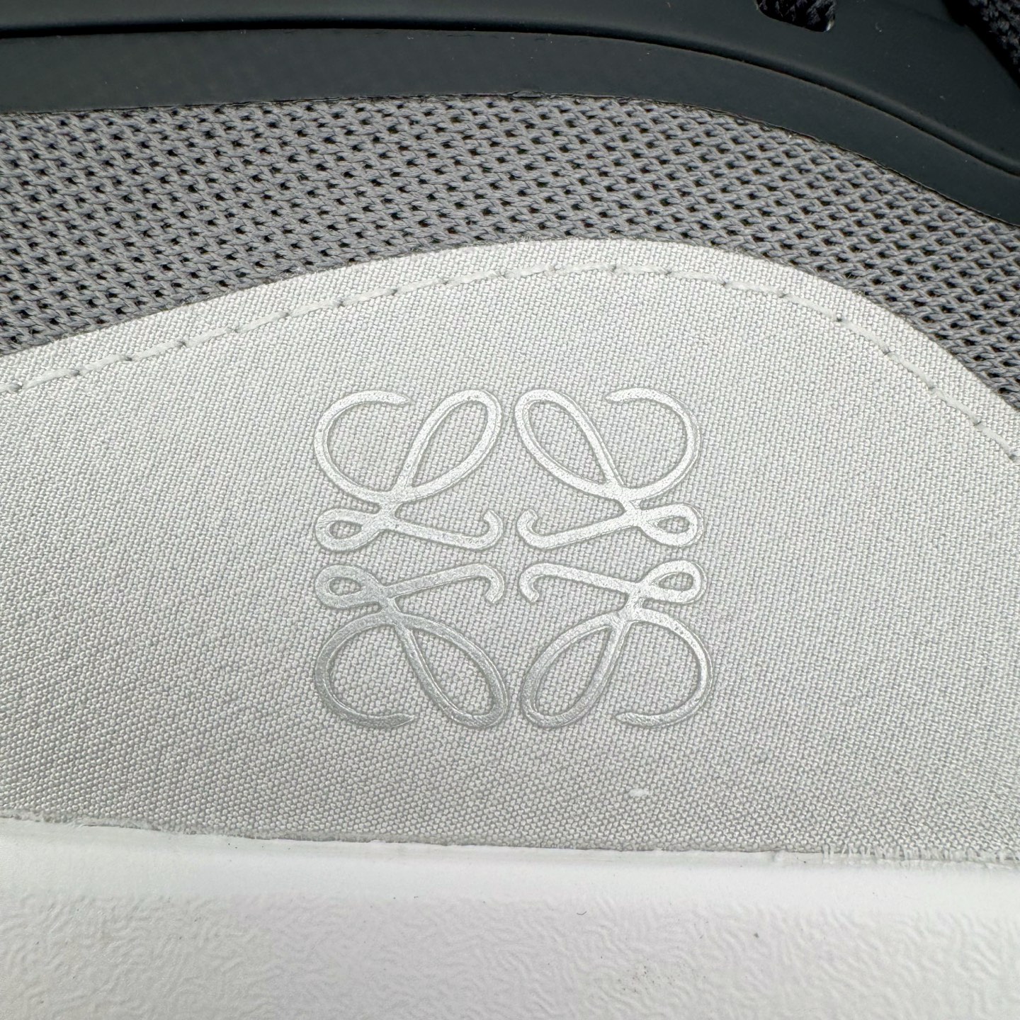 图片[20]-＃M纯原 LOEWE x On Cloudtilt 2.0 昂跑罗意威联名 圆头系带生活休闲鞋 此运动品牌 开创于2010年 缓震着陆、强效回弹、轻柔质感的设计构思始终是ON研制关键 与此同时基于“为全球提供革新性的跑步感受”信念 陆续推出了多款跑鞋及其以专业运动人体跑步工程学为设计关键的功能性跑步服饰设备 让跑者不费力气地畅快畅跑 尺码：36 36.5 37.5 38 38.5 39 40 40.5 41 42 42.5 43 44 44.5 45 46-选品中心