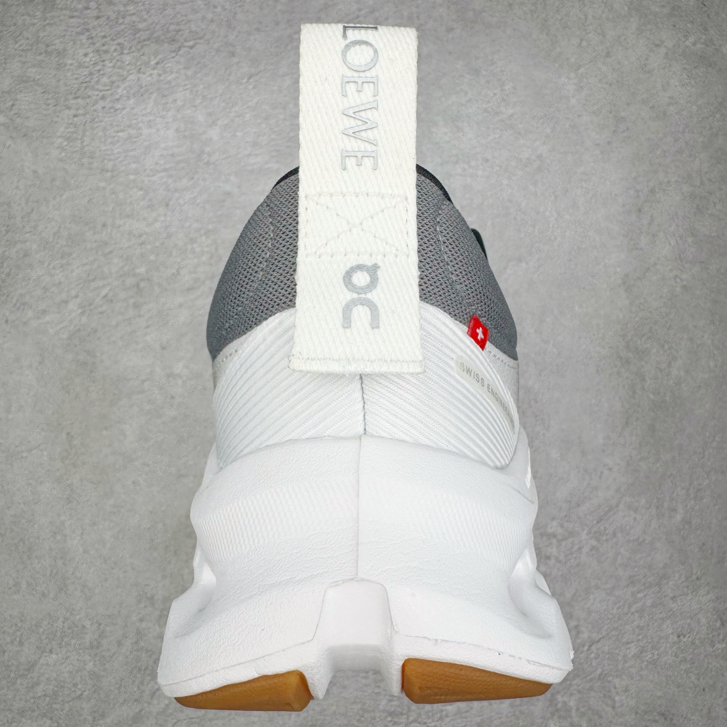 图片[8]-＃M纯原 LOEWE x On Cloudtilt 2.0 昂跑罗意威联名 圆头系带生活休闲鞋 此运动品牌 开创于2010年 缓震着陆、强效回弹、轻柔质感的设计构思始终是ON研制关键 与此同时基于“为全球提供革新性的跑步感受”信念 陆续推出了多款跑鞋及其以专业运动人体跑步工程学为设计关键的功能性跑步服饰设备 让跑者不费力气地畅快畅跑 尺码：36 36.5 37.5 38 38.5 39 40 40.5 41 42 42.5 43 44 44.5 45 46-选品中心