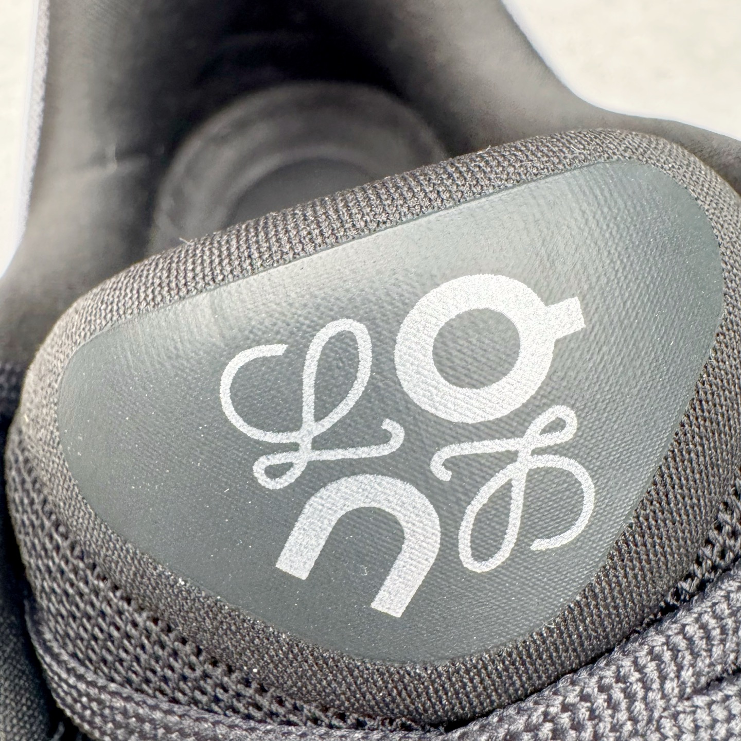 图片[16]-＃M纯原 LOEWE x On Cloudtilt 2.0 昂跑罗意威联名 圆头系带生活休闲鞋 此运动品牌 开创于2010年 缓震着陆、强效回弹、轻柔质感的设计构思始终是ON研制关键 与此同时基于“为全球提供革新性的跑步感受”信念 陆续推出了多款跑鞋及其以专业运动人体跑步工程学为设计关键的功能性跑步服饰设备 让跑者不费力气地畅快畅跑 尺码：36 36.5 37.5 38 38.5 39 40 40.5 41 42 42.5 43 44 44.5 45 46-选品中心