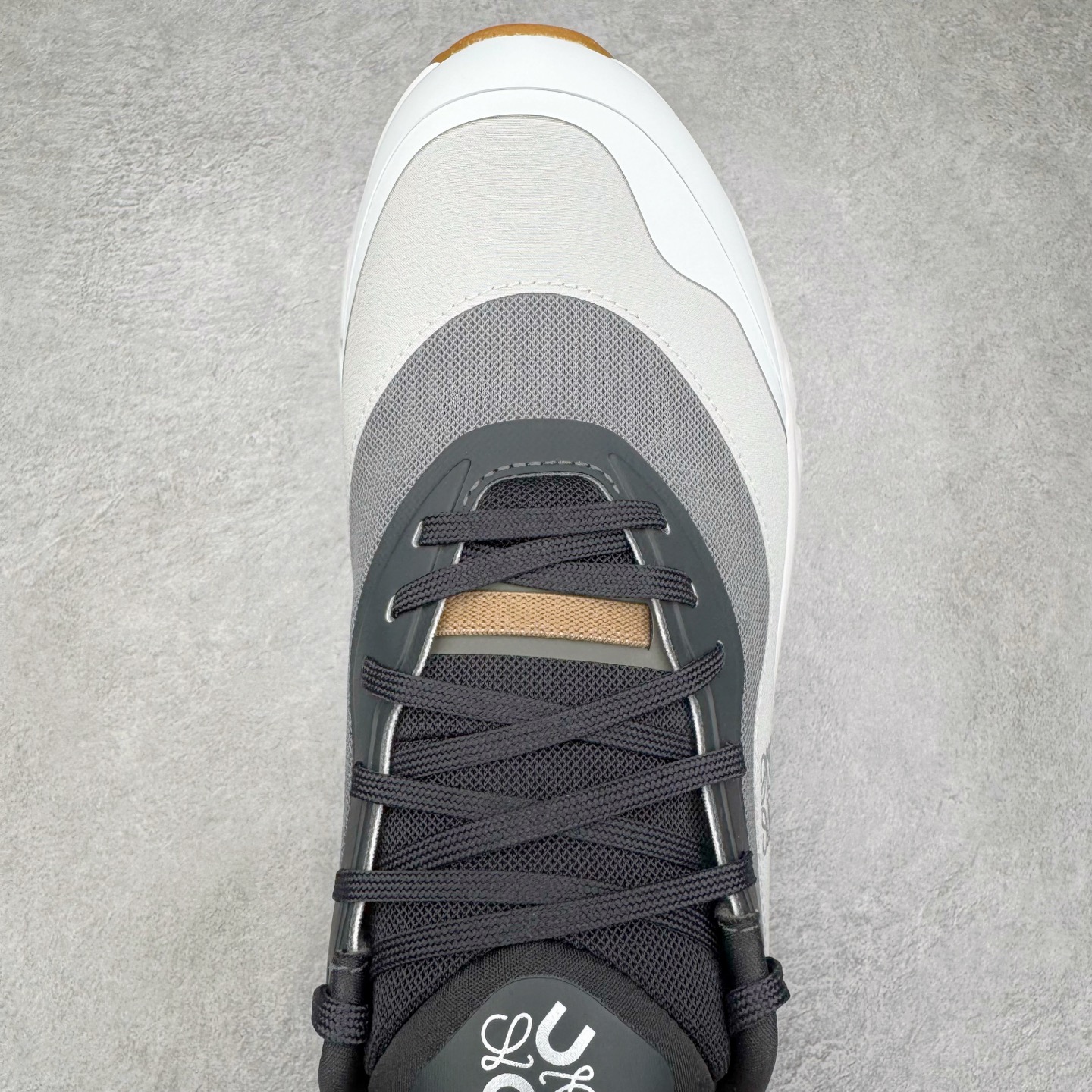 图片[4]-＃M纯原 LOEWE x On Cloudtilt 2.0 昂跑罗意威联名 圆头系带生活休闲鞋 此运动品牌 开创于2010年 缓震着陆、强效回弹、轻柔质感的设计构思始终是ON研制关键 与此同时基于“为全球提供革新性的跑步感受”信念 陆续推出了多款跑鞋及其以专业运动人体跑步工程学为设计关键的功能性跑步服饰设备 让跑者不费力气地畅快畅跑 尺码：36 36.5 37.5 38 38.5 39 40 40.5 41 42 42.5 43 44 44.5 45 46-选品中心