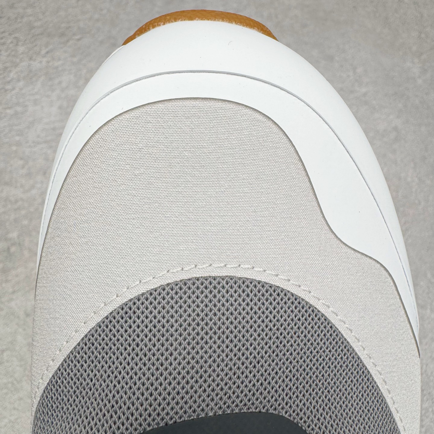 图片[17]-＃M纯原 LOEWE x On Cloudtilt 2.0 昂跑罗意威联名 圆头系带生活休闲鞋 此运动品牌 开创于2010年 缓震着陆、强效回弹、轻柔质感的设计构思始终是ON研制关键 与此同时基于“为全球提供革新性的跑步感受”信念 陆续推出了多款跑鞋及其以专业运动人体跑步工程学为设计关键的功能性跑步服饰设备 让跑者不费力气地畅快畅跑 尺码：36 36.5 37.5 38 38.5 39 40 40.5 41 42 42.5 43 44 44.5 45 46-选品中心