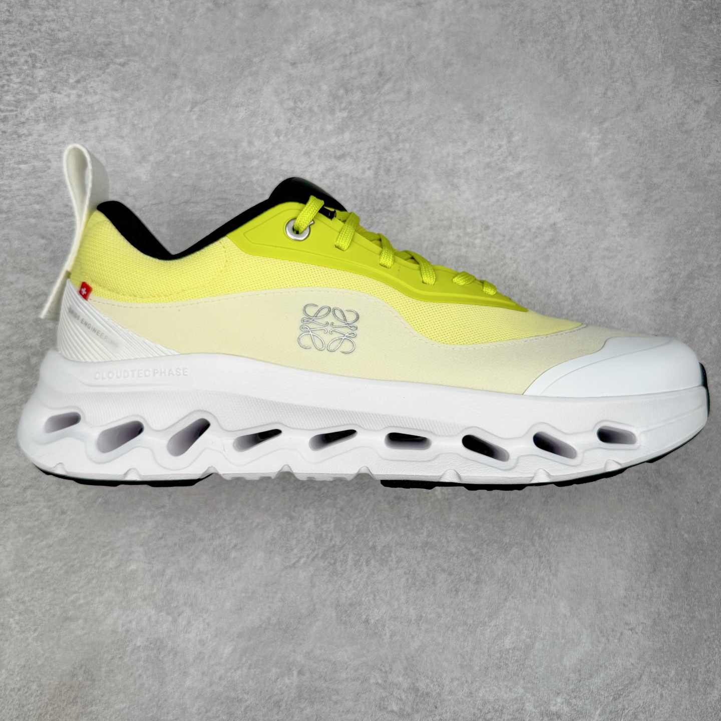 图片[2]-＃M纯原 LOEWE x On Cloudtilt 2.0 昂跑罗意威联名 圆头系带生活休闲鞋 此运动品牌 开创于2010年 缓震着陆、强效回弹、轻柔质感的设计构思始终是ON研制关键 与此同时基于“为全球提供革新性的跑步感受”信念 陆续推出了多款跑鞋及其以专业运动人体跑步工程学为设计关键的功能性跑步服饰设备 让跑者不费力气地畅快畅跑 尺码：36 36.5 37.5 38 38.5 39 40 40.5 41 42 42.5 43 44 44.5 45 46-选品中心