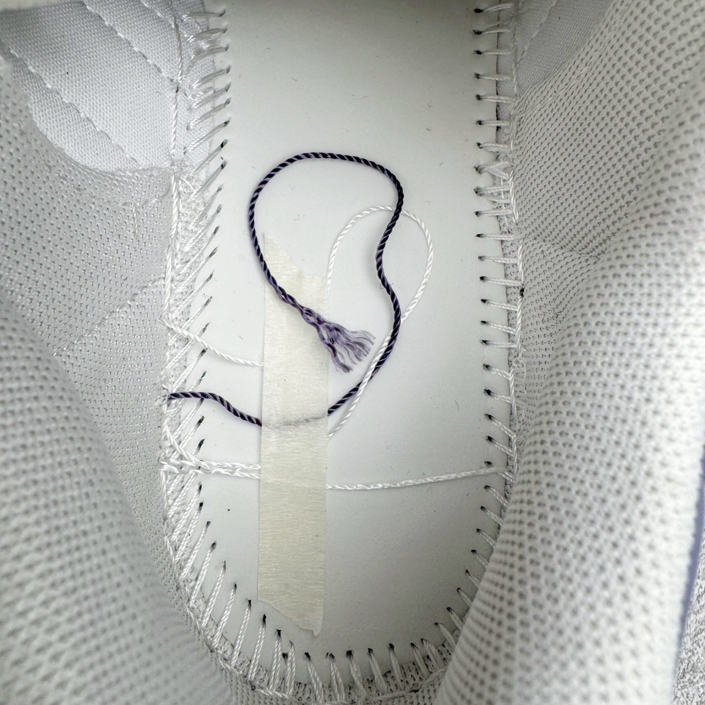 图片[11]-＃XP纯原套现福利 AD Originals Superstar 经典复古贝壳头板鞋 KJ4210 诞生于1969年 是第一双将全皮面鞋 身与橡胶鞋头结合在一起的低帮篮球鞋 Superstar最开始 是作为高帮篮球鞋Pro Model的低帮版本而出现的 但因为其独特和醒目的橡胶鞋头造型而让大家熟知 被大家形象地称为\\\”shelltoe\\\”贝壳头 在70年代的美国职业篮球场上 接近3/4的NBA球员都将这双Superstar作为场上用鞋 80年代之后 经过不断的改良和发展 Superstar逐渐成为横跨时装、音乐、街头文化、休闲和运动等各大领域的时尚潮鞋 尺码：36 36.5 37 38 38.5 39 40 40.5 41 42 42.5 43 44 44.5 45-选品中心