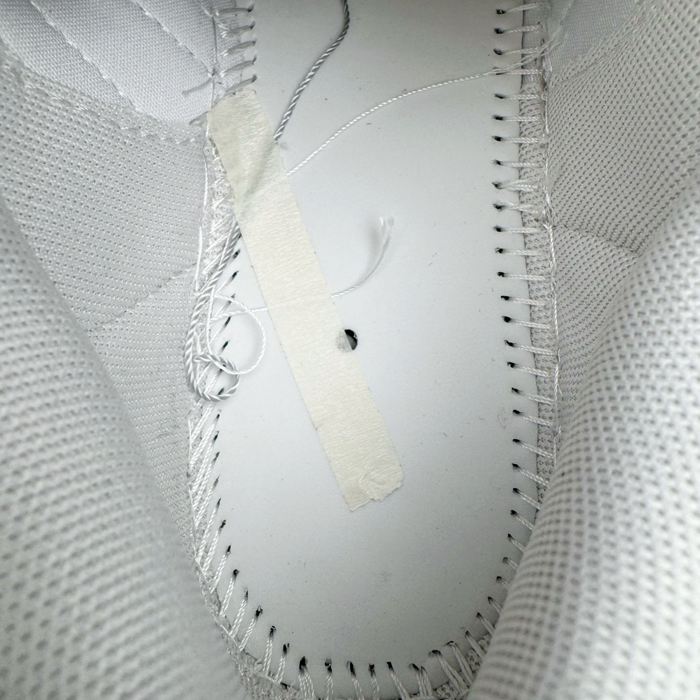 图片[12]-＃XP纯原套现福利 AD Originals Superstar 经典复古贝壳头板鞋 JQ8729 诞生于1969年 是第一双将全皮面鞋 身与橡胶鞋头结合在一起的低帮篮球鞋 Superstar最开始 是作为高帮篮球鞋Pro Model的低帮版本而出现的 但因为其独特和醒目的橡胶鞋头造型而让大家熟知 被大家形象地称为\\\”shelltoe\\\”贝壳头 在70年代的美国职业篮球场上 接近3/4的NBA球员都将这双Superstar作为场上用鞋 80年代之后 经过不断的改良和发展 Superstar逐渐成为横跨时装、音乐、街头文化、休闲和运动等各大领域的时尚潮鞋 尺码：36 36.5 37 38 38.5 39 40 40.5 41 42 42.5 43 44 44.5 45-选品中心