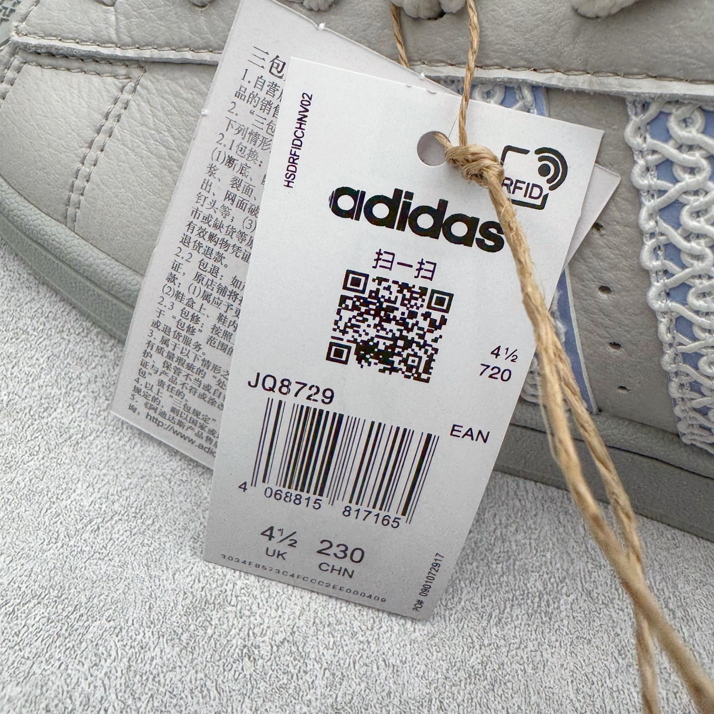 图片[11]-＃XP纯原套现福利 AD Originals Superstar 经典复古贝壳头板鞋 JQ8729 诞生于1969年 是第一双将全皮面鞋 身与橡胶鞋头结合在一起的低帮篮球鞋 Superstar最开始 是作为高帮篮球鞋Pro Model的低帮版本而出现的 但因为其独特和醒目的橡胶鞋头造型而让大家熟知 被大家形象地称为\\\”shelltoe\\\”贝壳头 在70年代的美国职业篮球场上 接近3/4的NBA球员都将这双Superstar作为场上用鞋 80年代之后 经过不断的改良和发展 Superstar逐渐成为横跨时装、音乐、街头文化、休闲和运动等各大领域的时尚潮鞋 尺码：36 36.5 37 38 38.5 39 40 40.5 41 42 42.5 43 44 44.5 45-选品中心