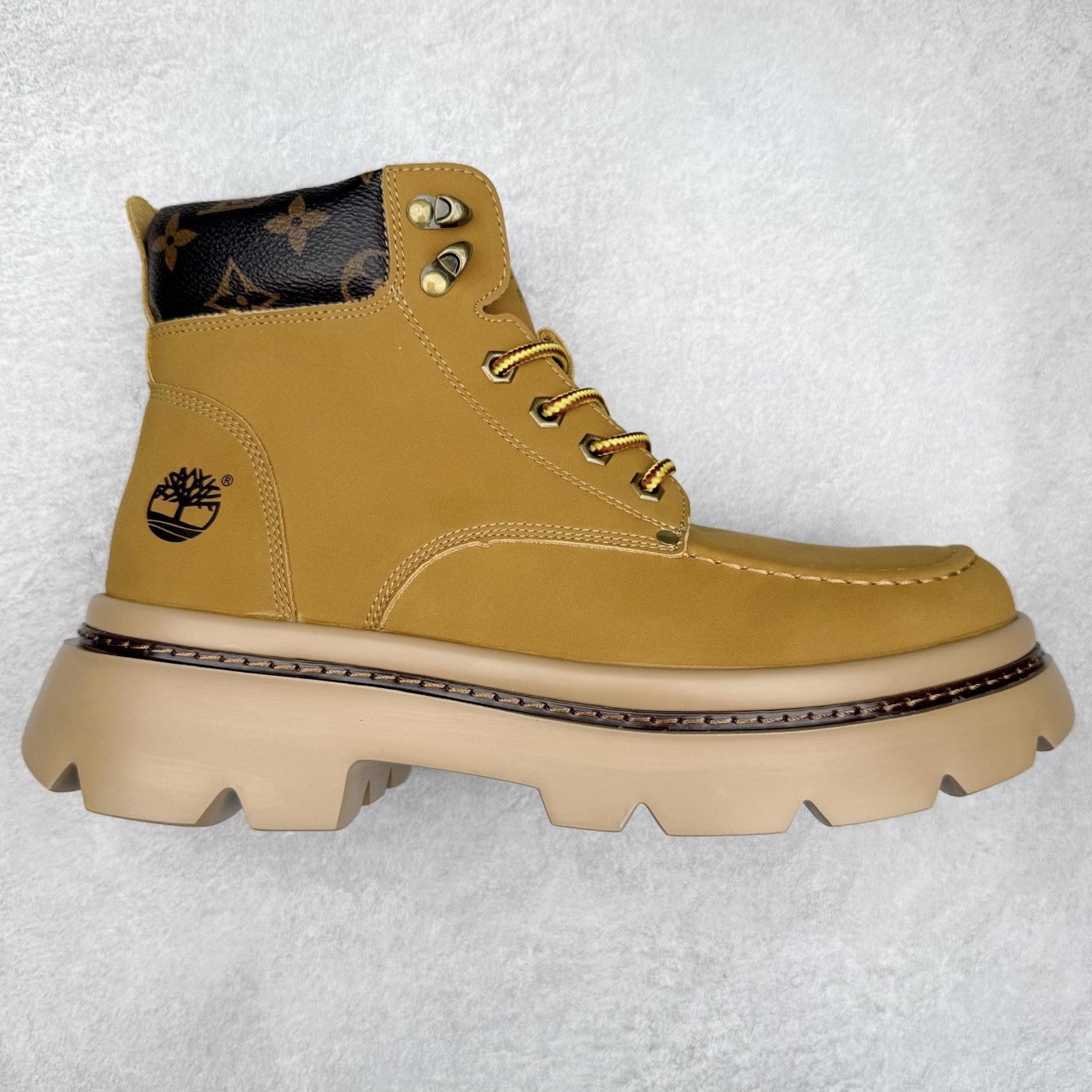 Timberland添柏岚/天伯伦户外中帮休闲大黄靴系列 广东大厂品质 原盒原包装 面料采用意大利🇮🇹顶级磨砂细纹牛皮 搭配防臭防腐真皮乳胶鞋垫 给您完美的穿着体验 质量考究耐穿 型男必备 专治不帅 高品质脚感一流 尺码：38 39 40 41 42 43 44（皮鞋码）-选品中心
